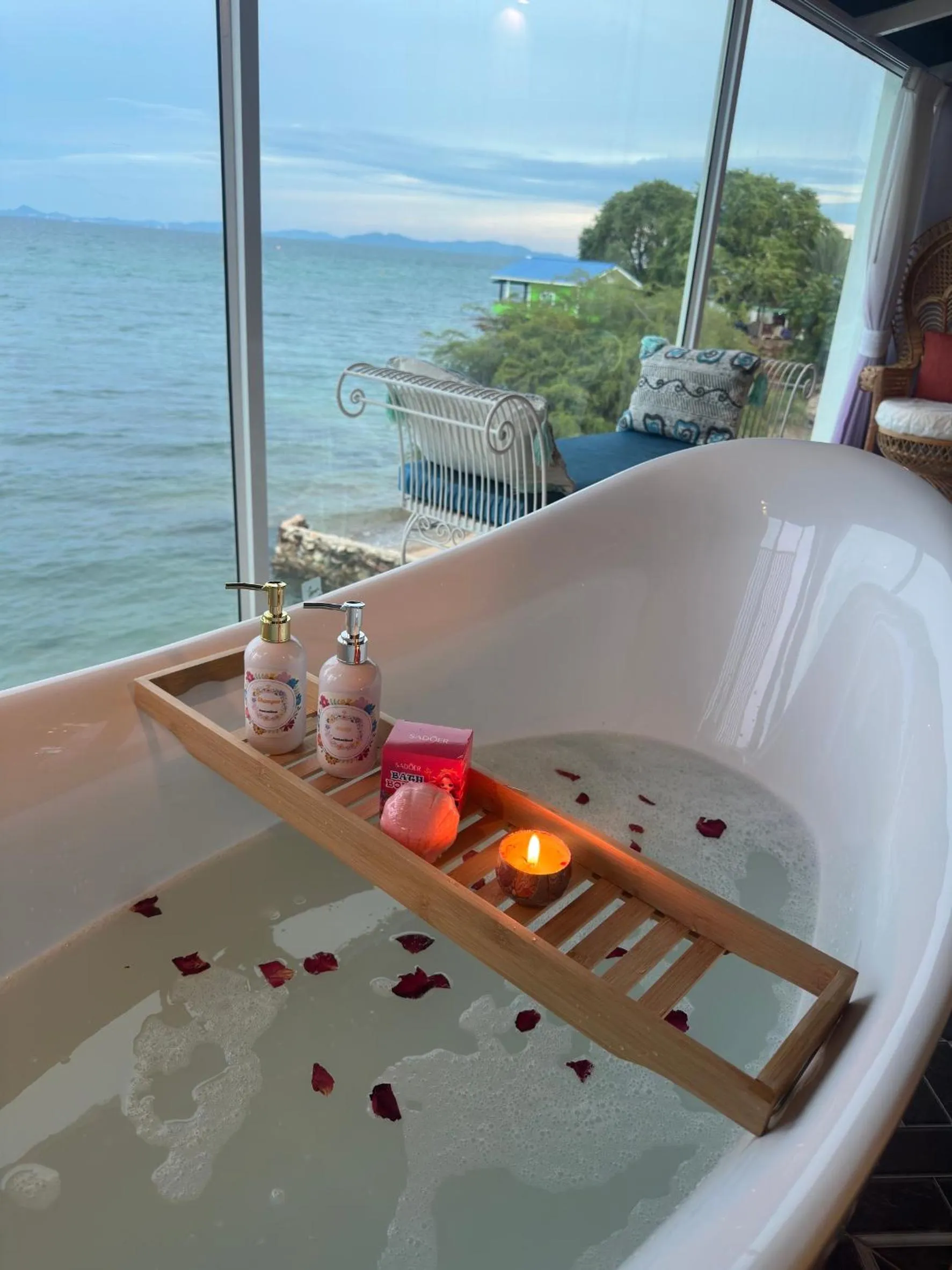 Bath in Baan Sailboat Beach Kohlarn
