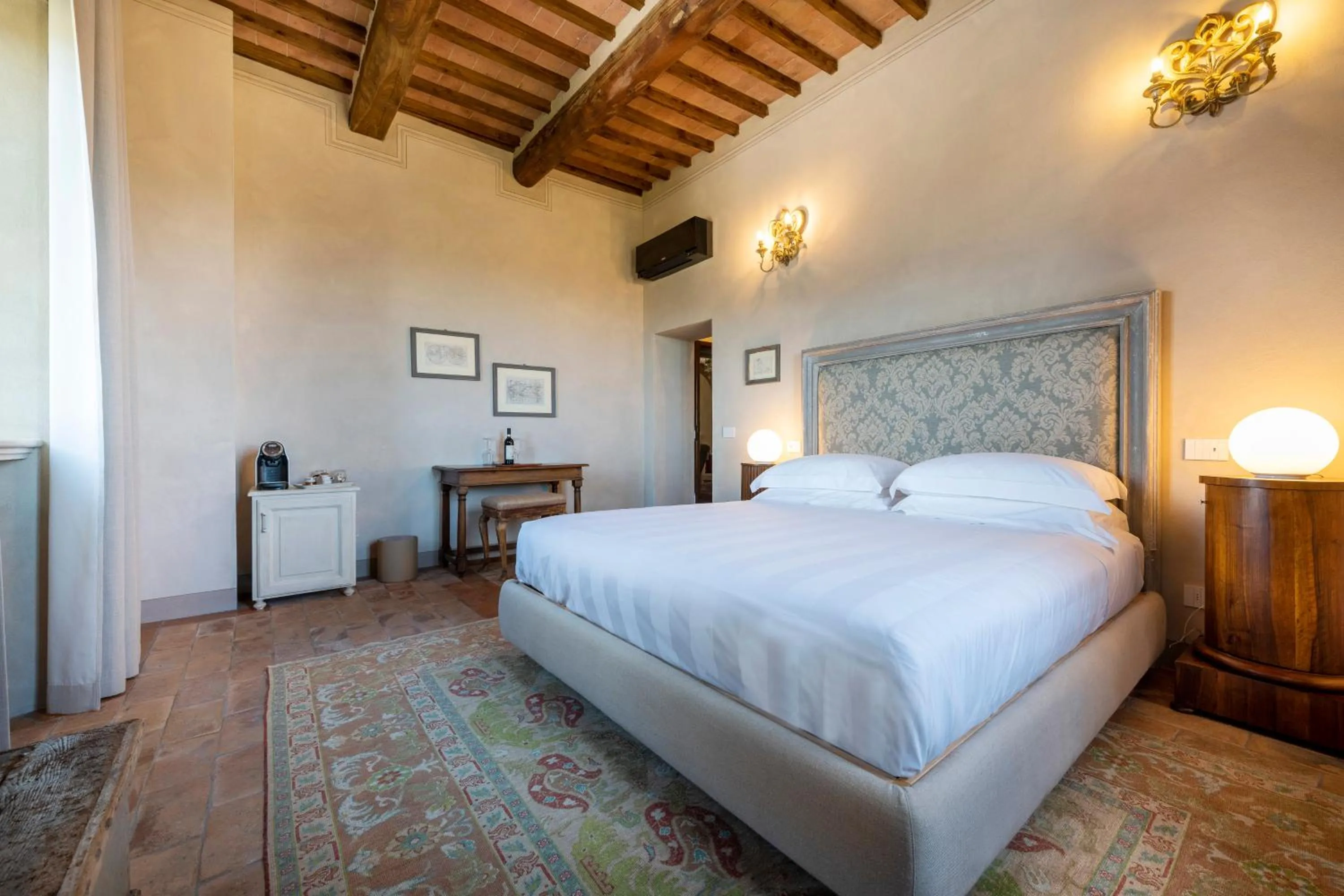 Bedroom, Bed in Villa Le Prata - Residenza del Vescovo - Cantina & Relais