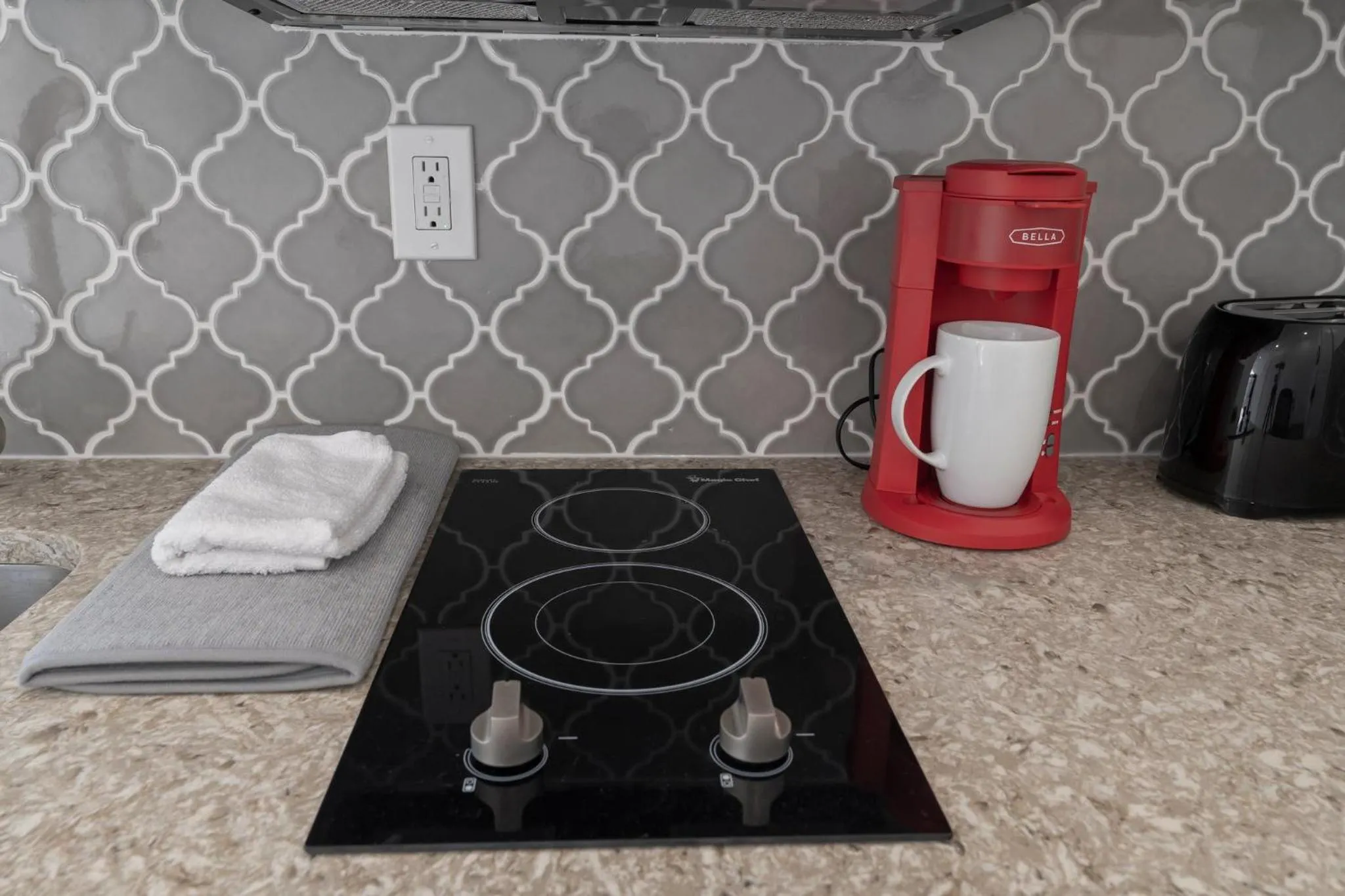 stove in New Season Royals, Airport West