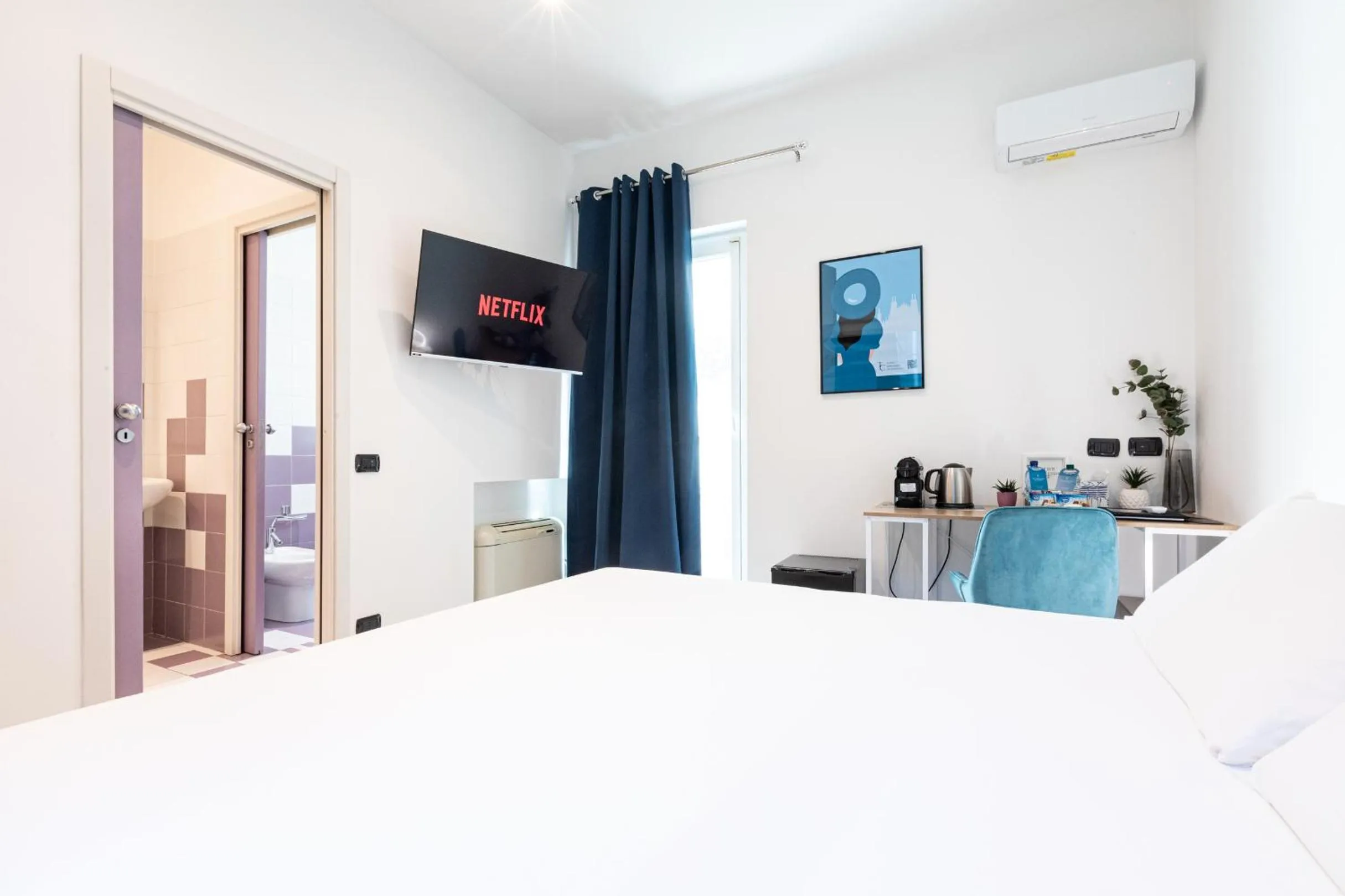 Bed in B&b Too Cute 2b Str8