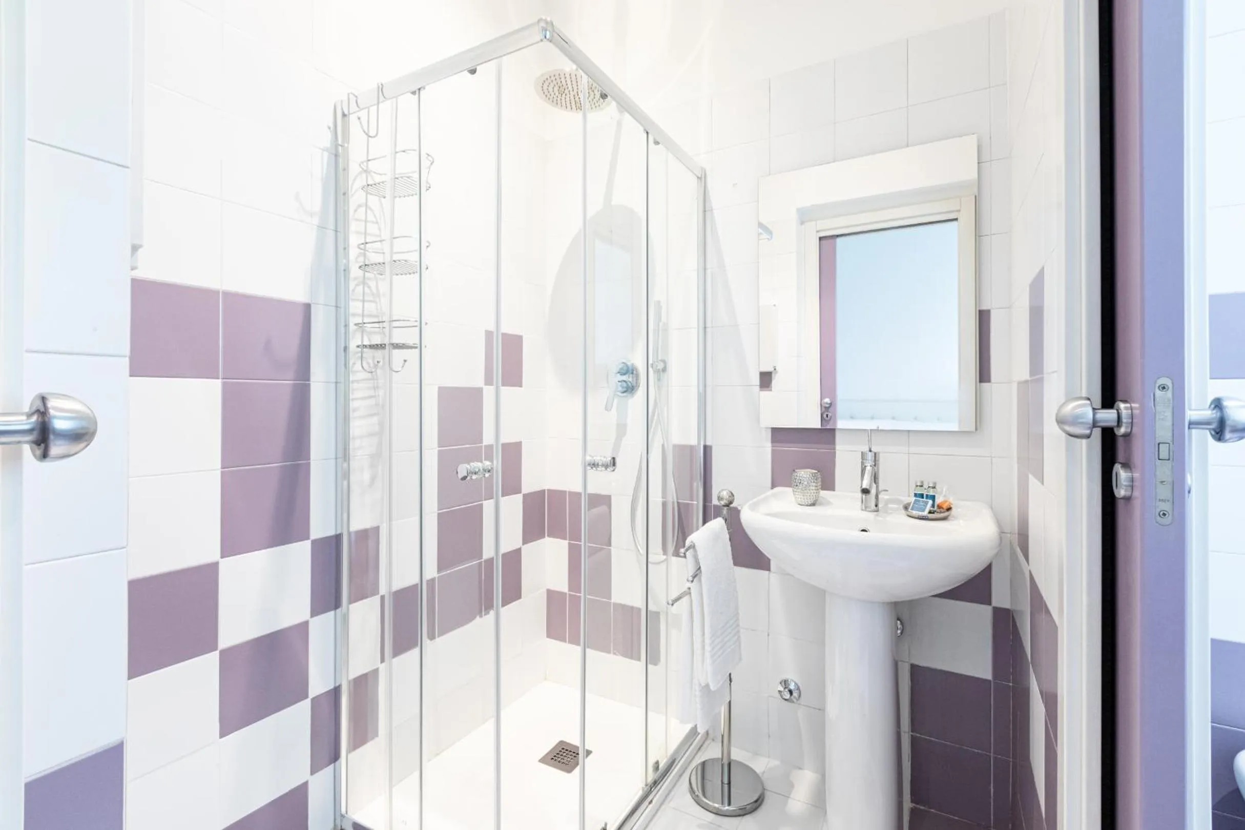 Shower, Bathroom in B&b Too Cute 2b Str8