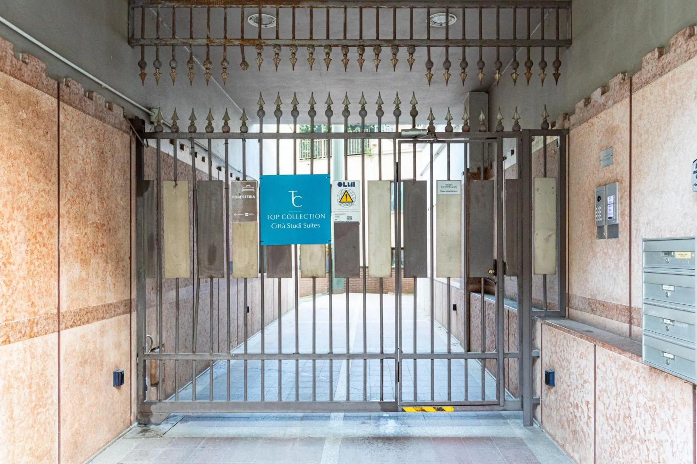 Facade/entrance in B&b Too Cute 2b Str8