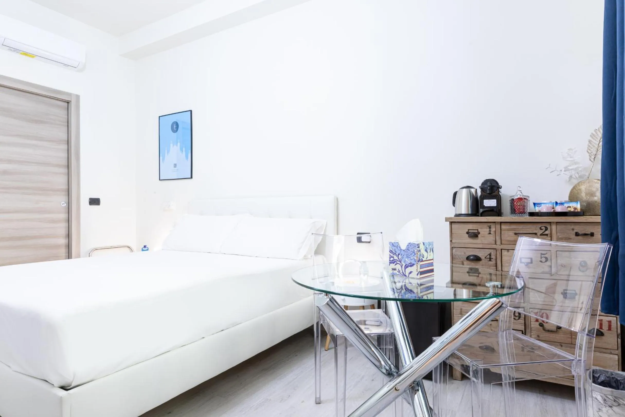 Bed in B&b Too Cute 2b Str8