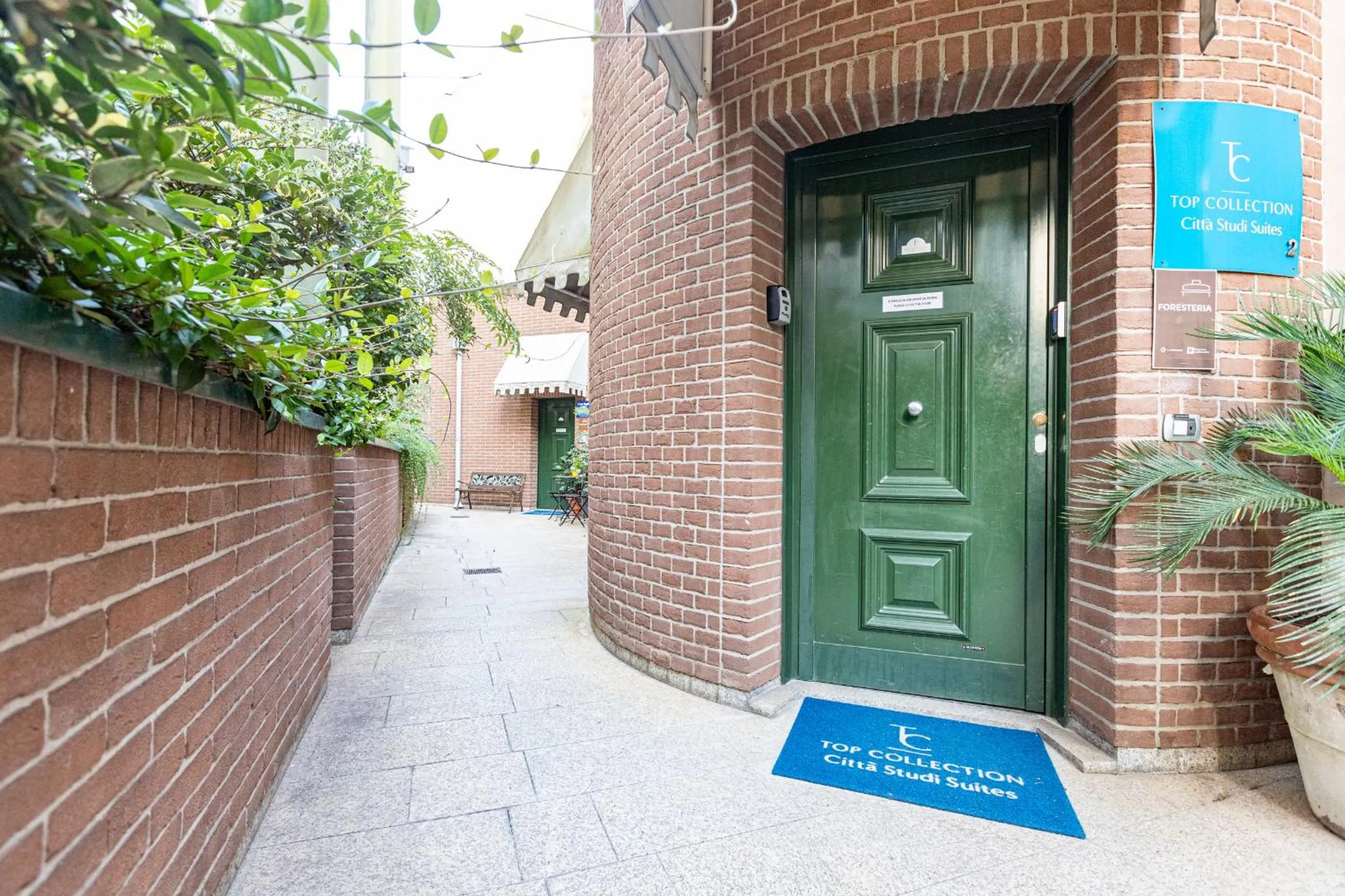 Facade/entrance in B&b Too Cute 2b Str8