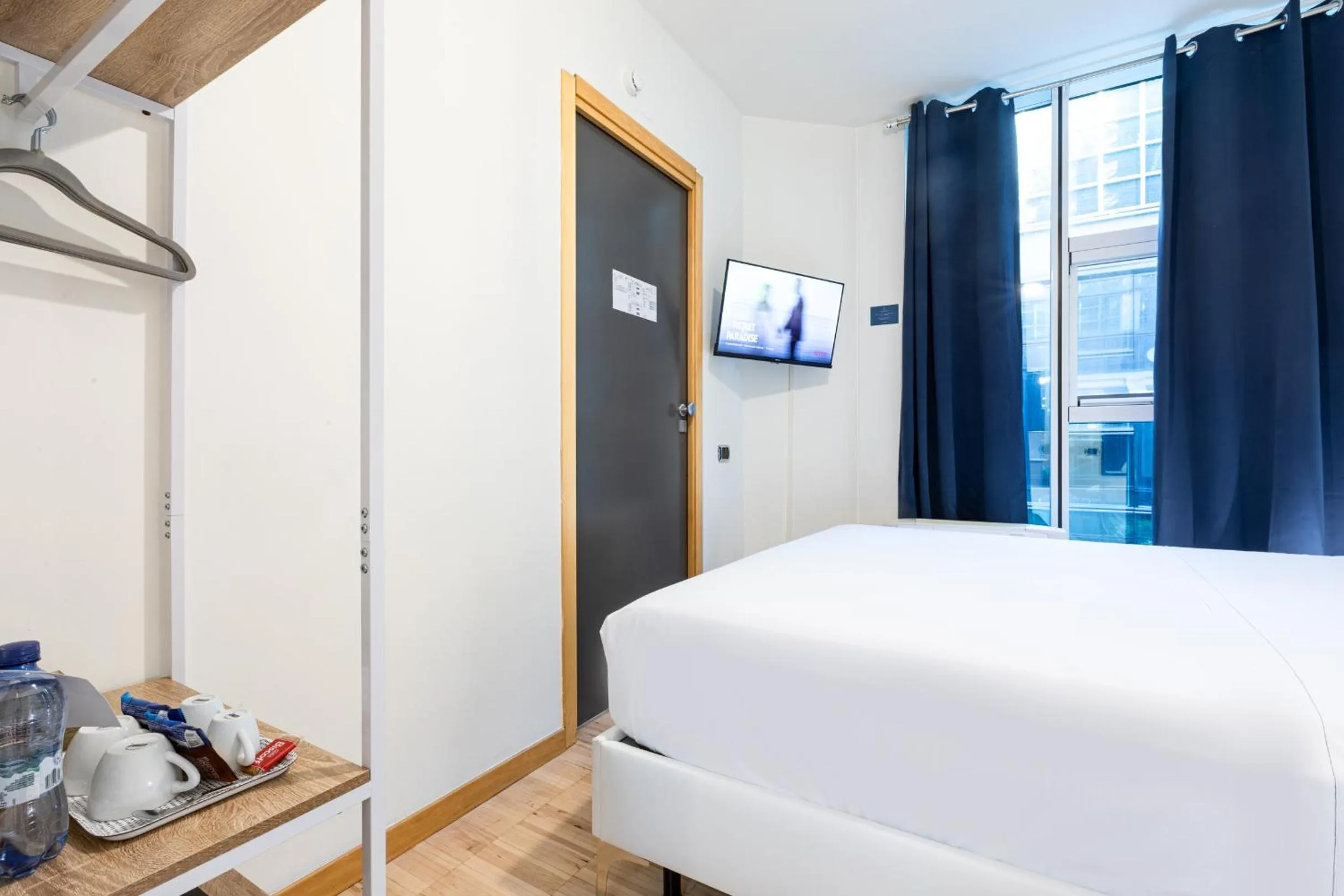 Bed in B&b Too Cute 2b Str8