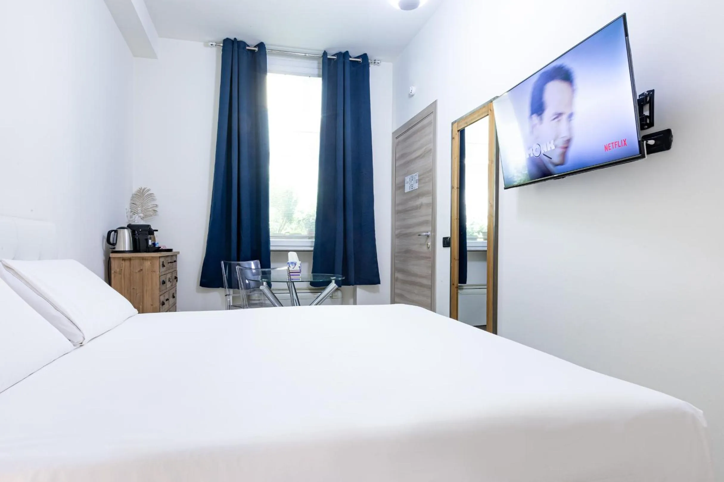 Bed in B&b Too Cute 2b Str8