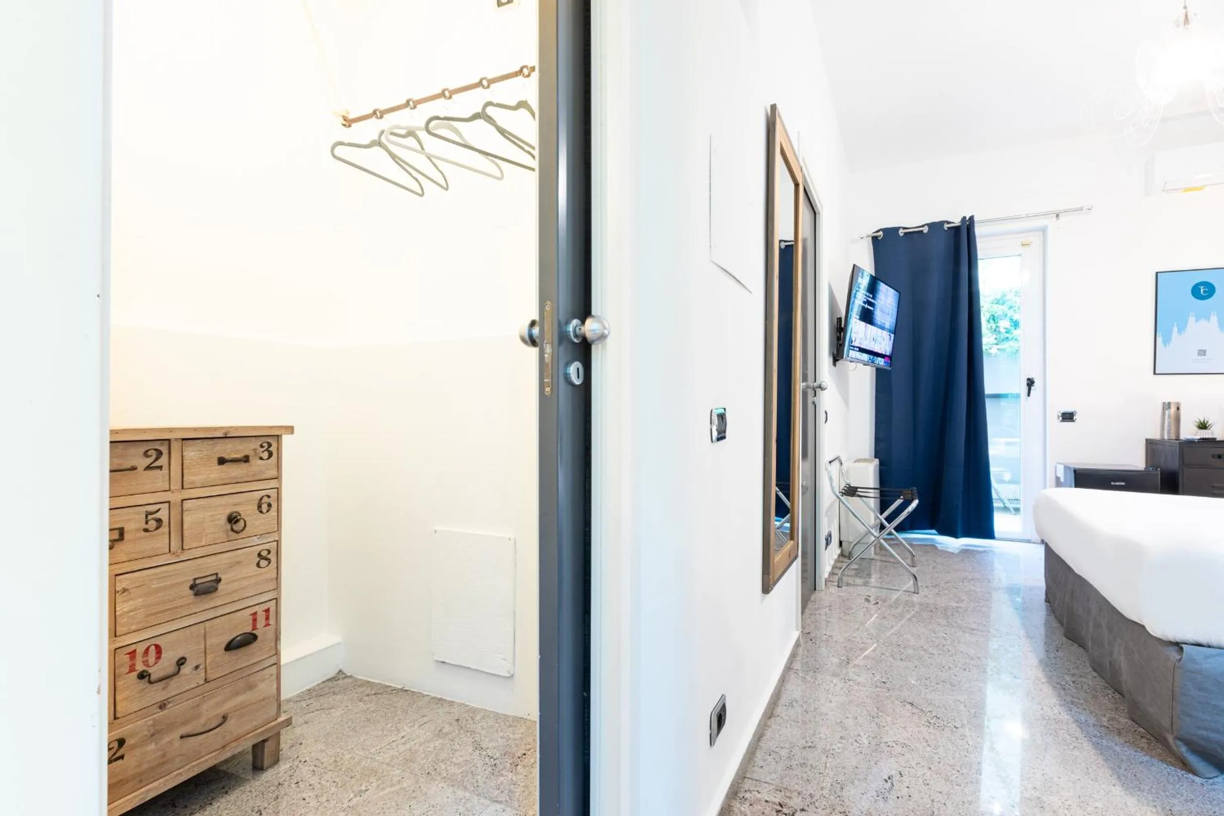 Bed in B&b Too Cute 2b Str8