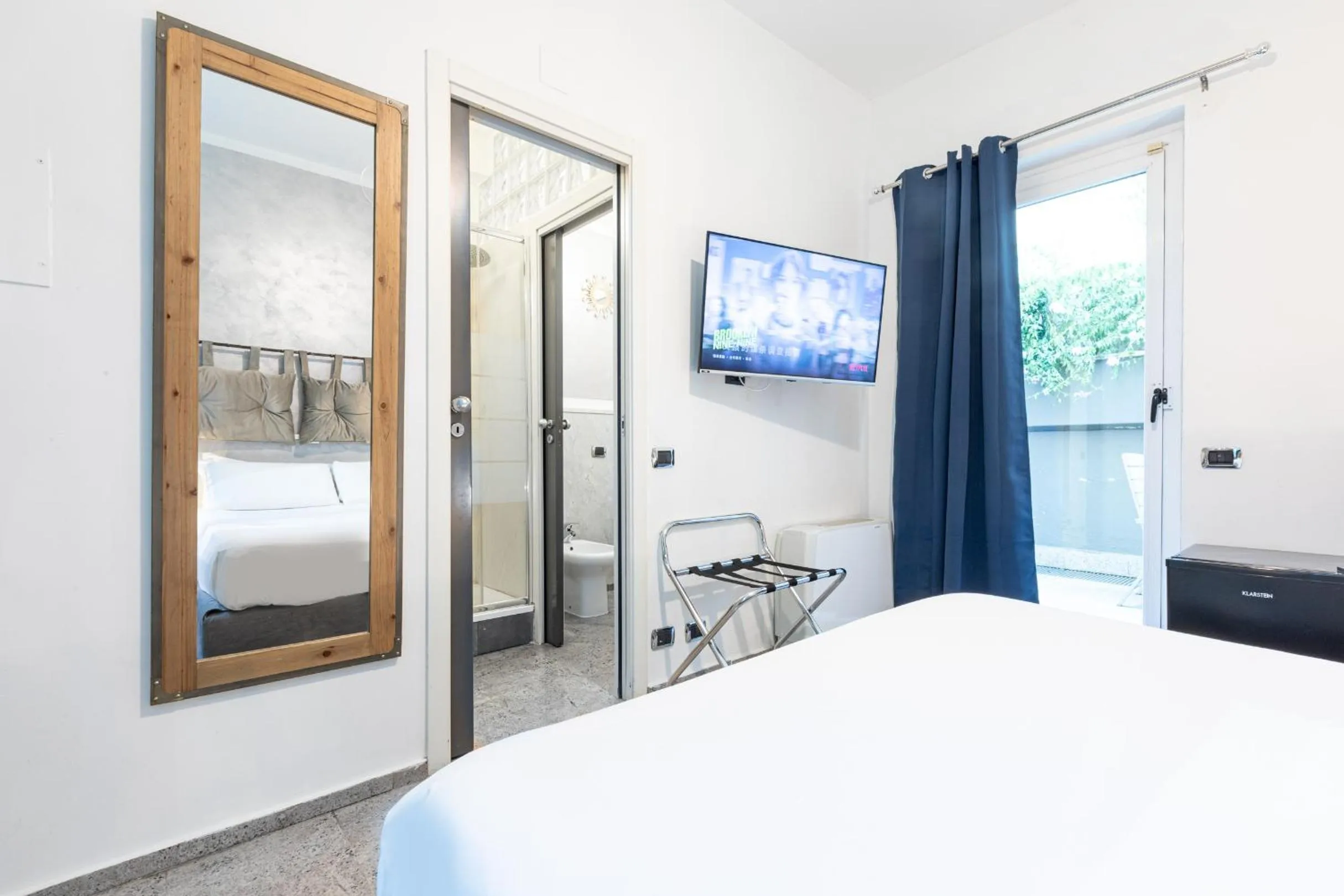 TV and multimedia, Bed in B&b Too Cute 2b Str8