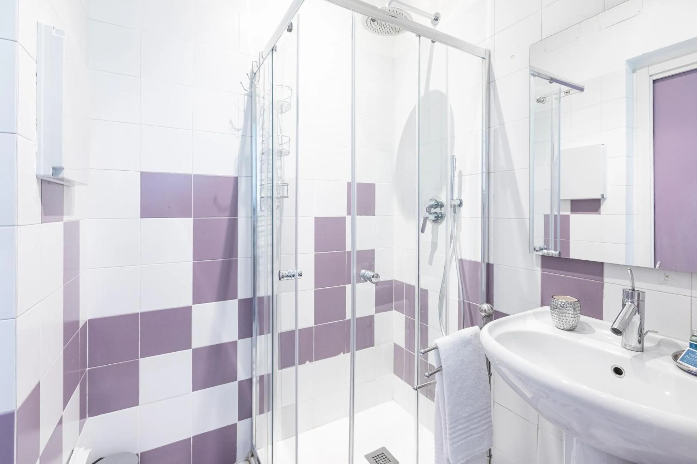 Shower, Bathroom in B&b Too Cute 2b Str8