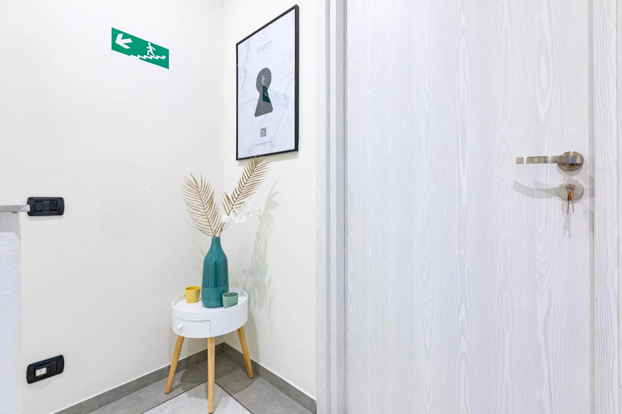 Decorative detail in B&b Too Cute 2b Str8