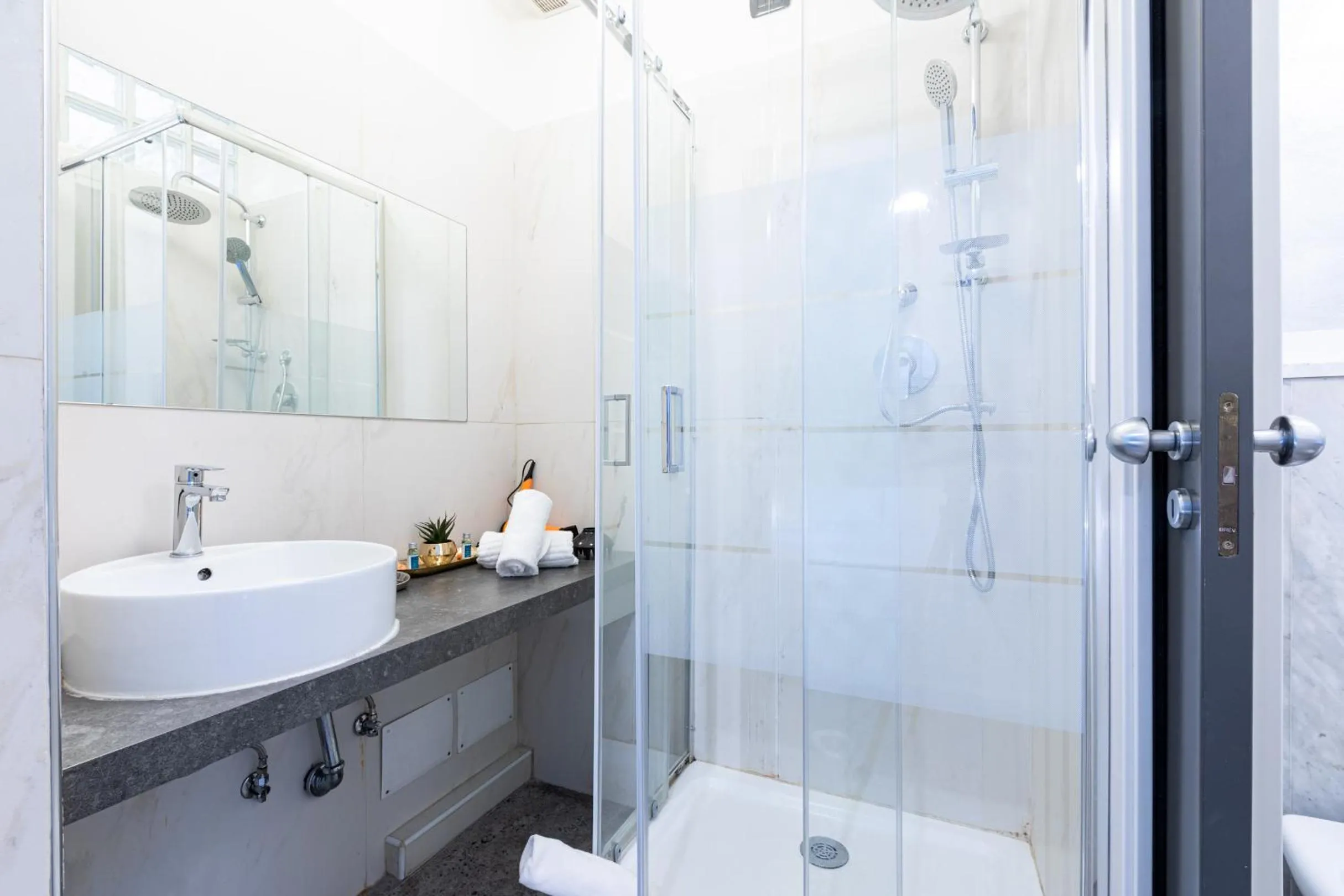 Shower, Bathroom in B&b Too Cute 2b Str8