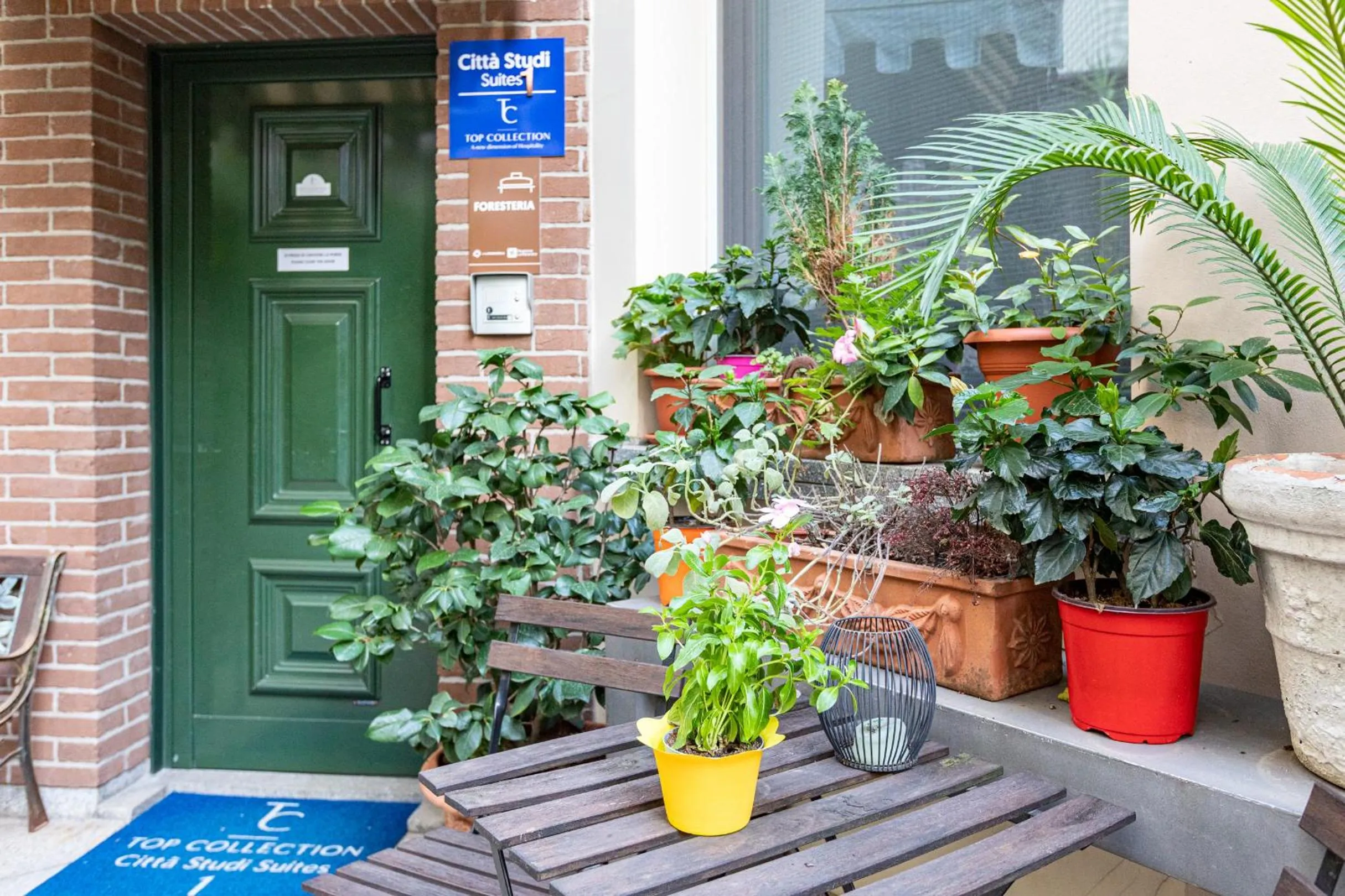 Facade/entrance in B&b Too Cute 2b Str8