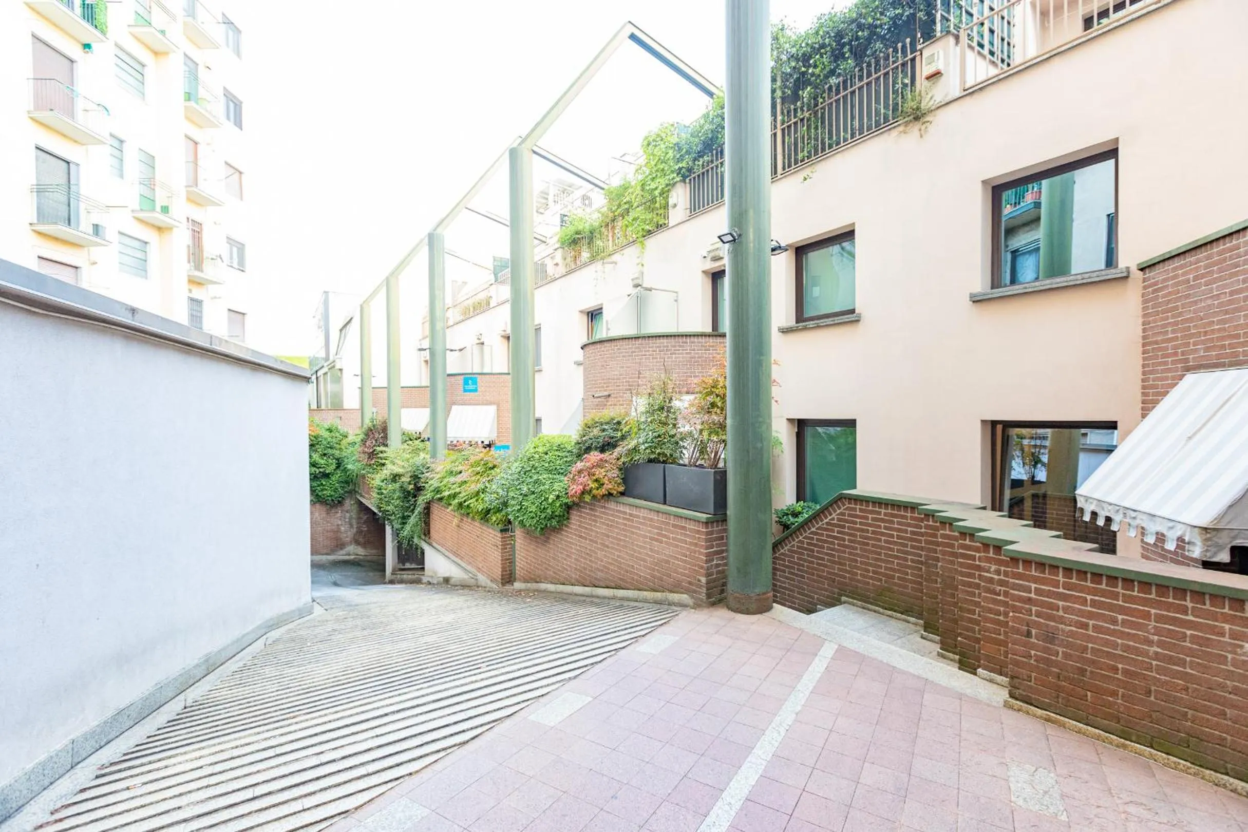 Property building in B&b Too Cute 2b Str8