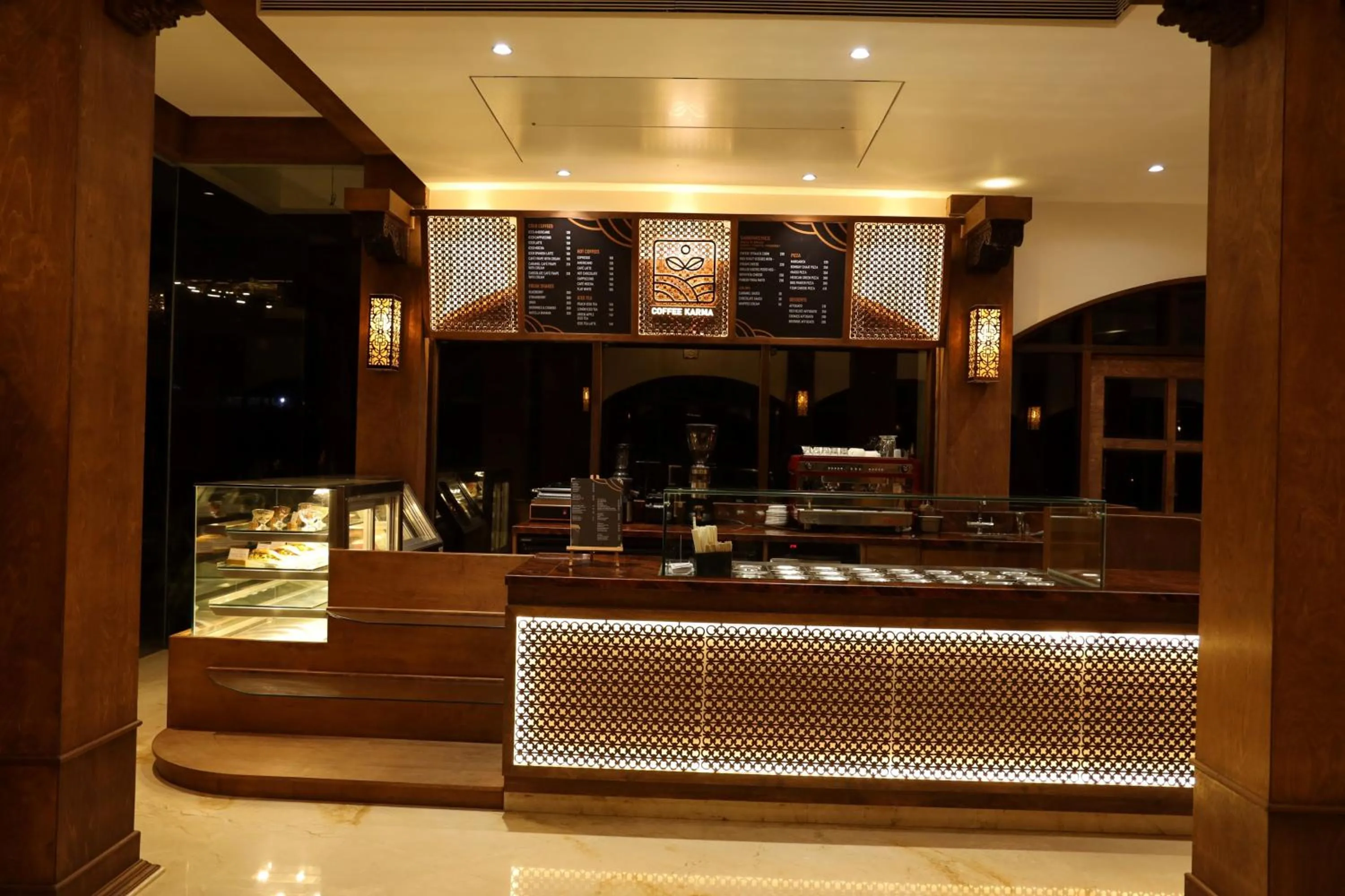 Restaurant/places to eat in Avhyay Resort