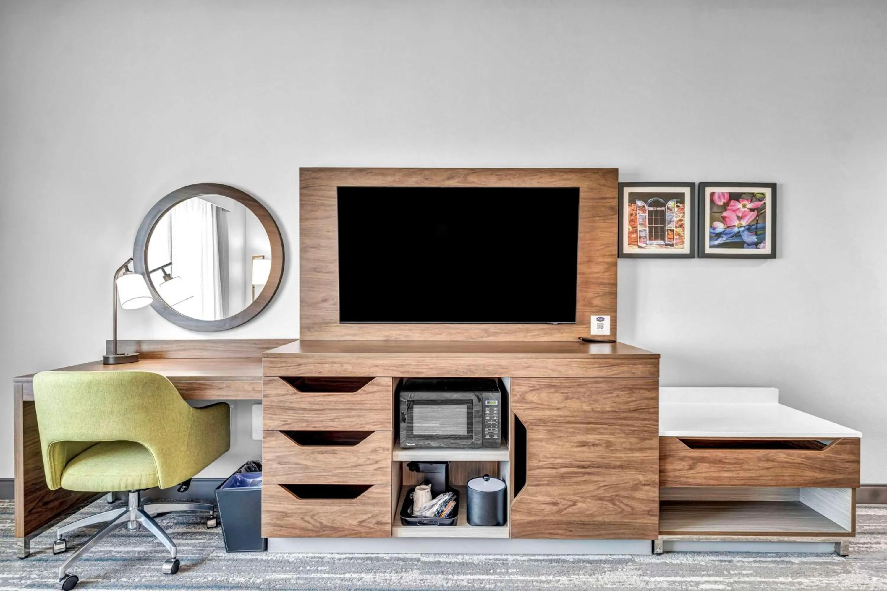 Bedroom in Hampton Inn Zion Crossroads Gordonsville