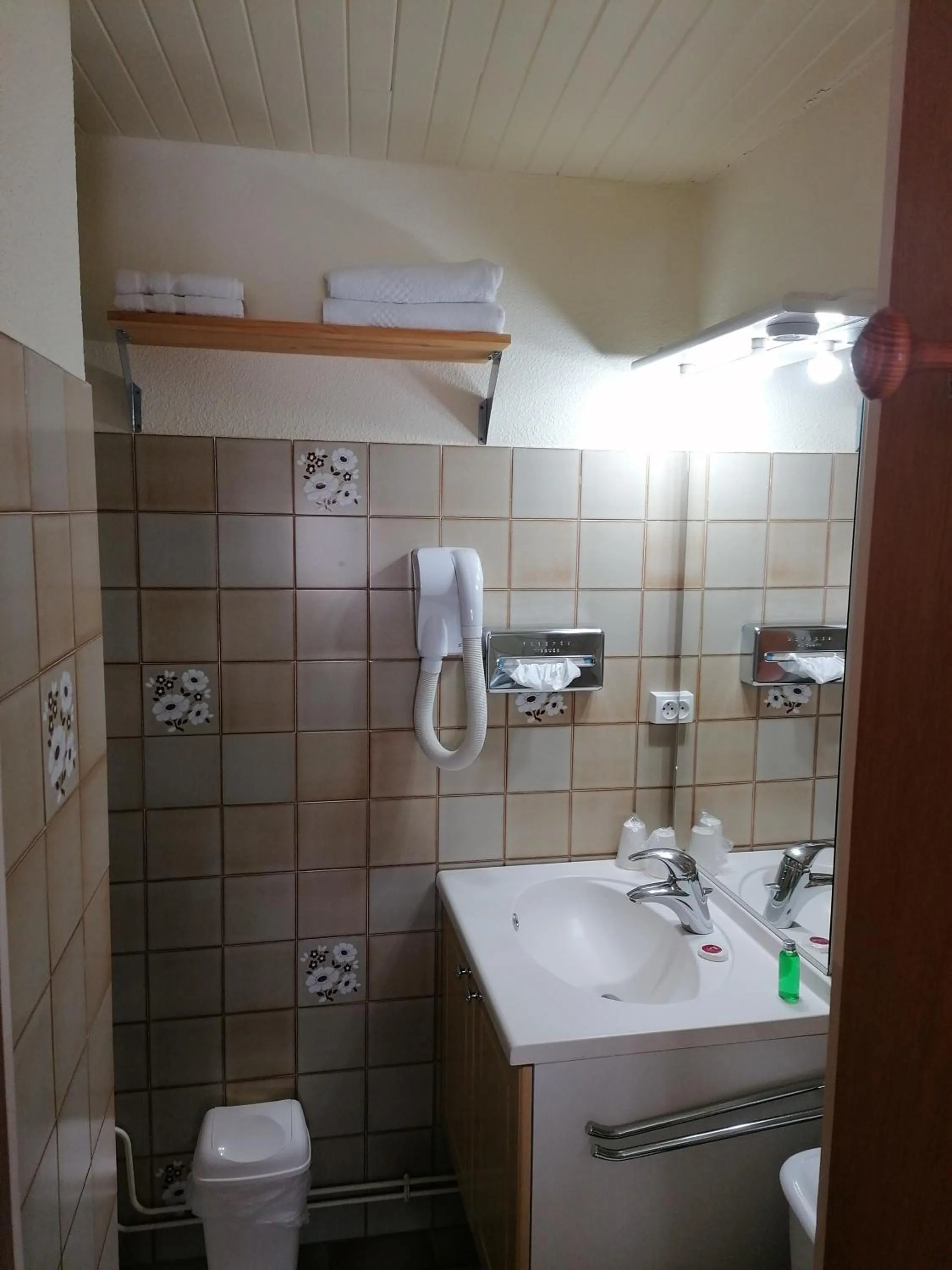 Bathroom in Hôtel Le Lievre Blanc