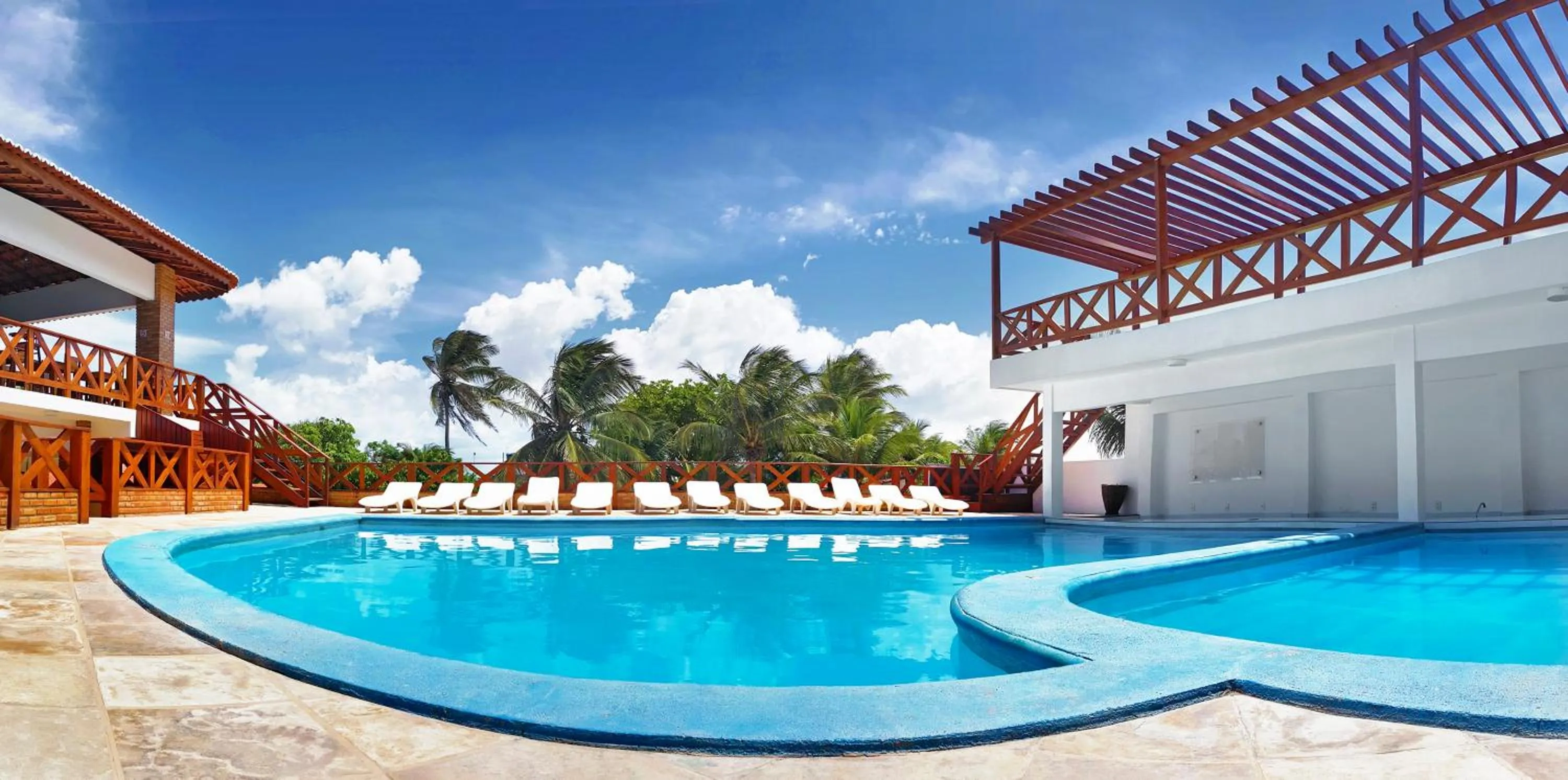 Pool view in Hotel Jeri