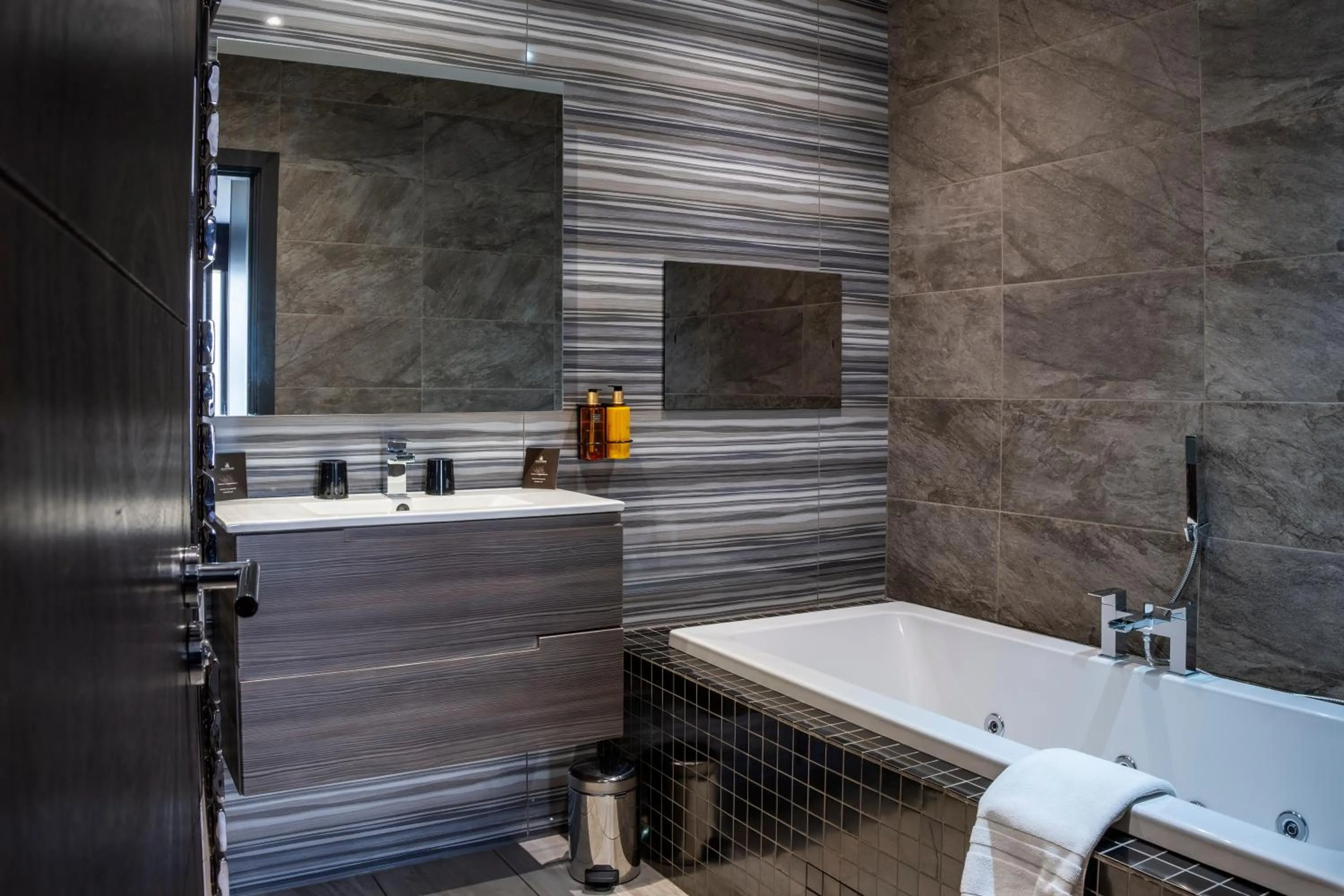 Derwent Manor Boutique Hotel