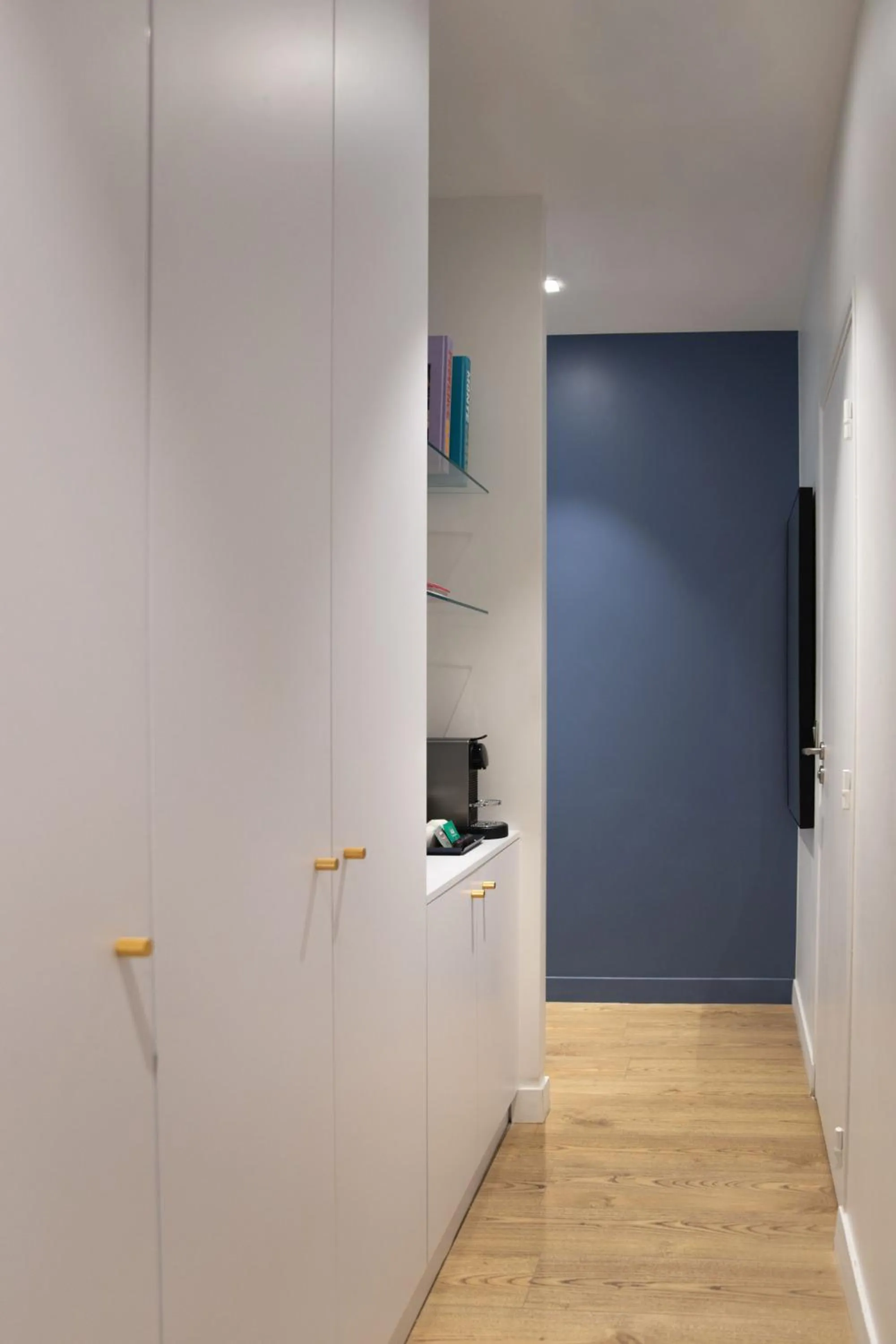 wardrobe in Hotel Leev Victoire & Spa