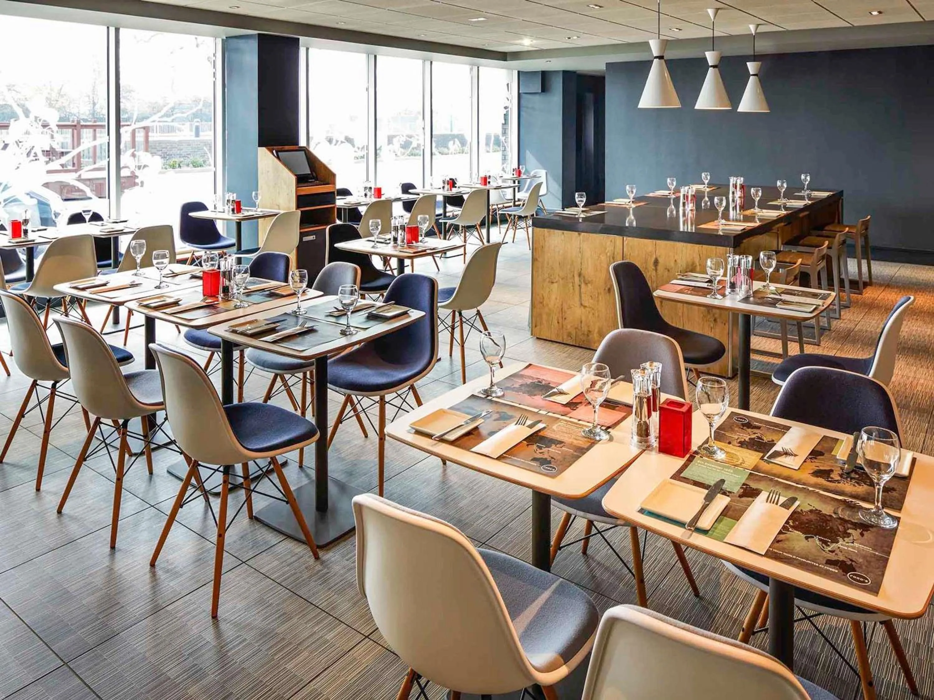 Restaurant/places to eat in ibis London Heathrow Airport