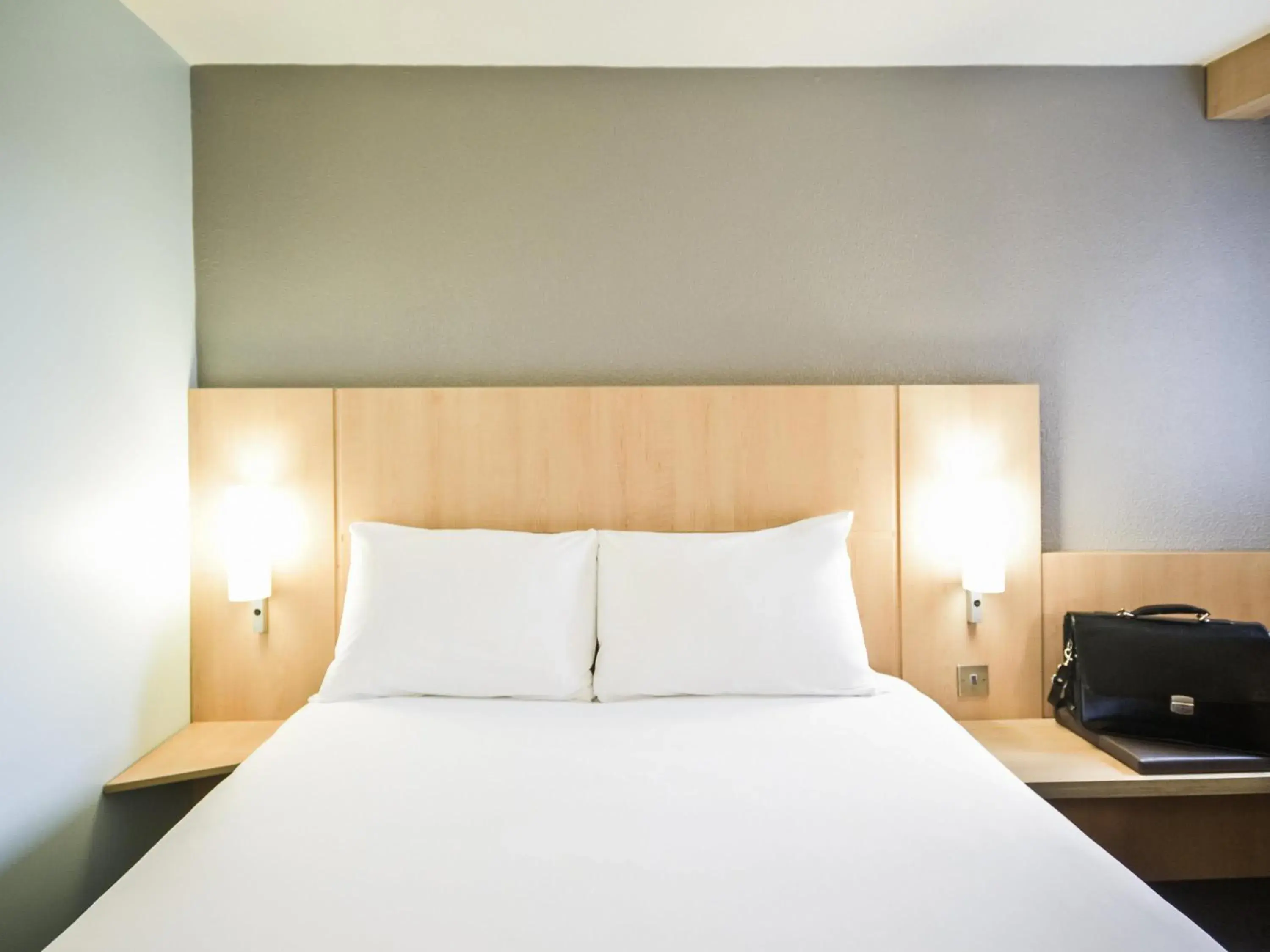 Double Room in ibis London Heathrow Airport Double Room in ibis London Heathrow Airport