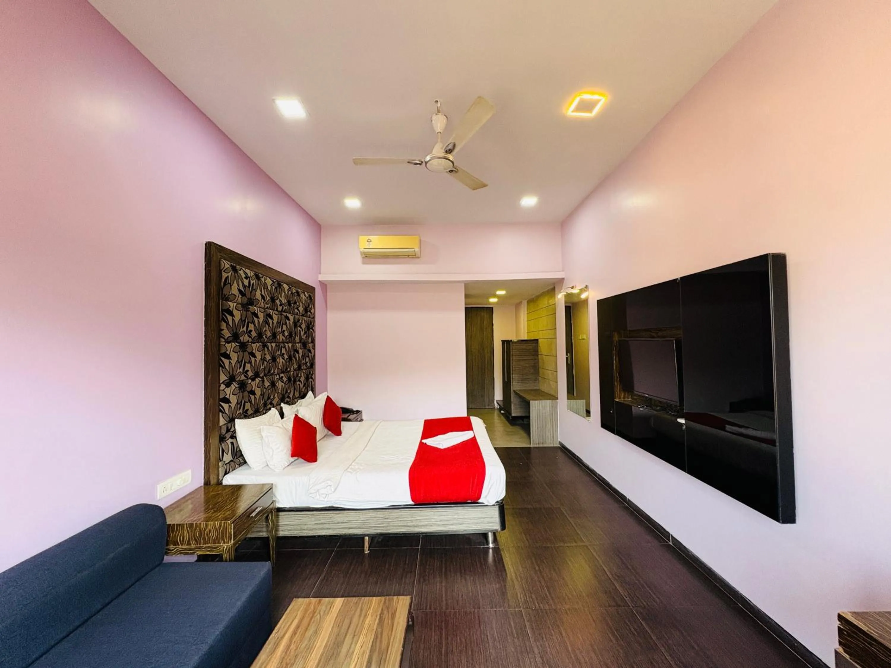 Bed in Hotel Lalit inn Lonavala