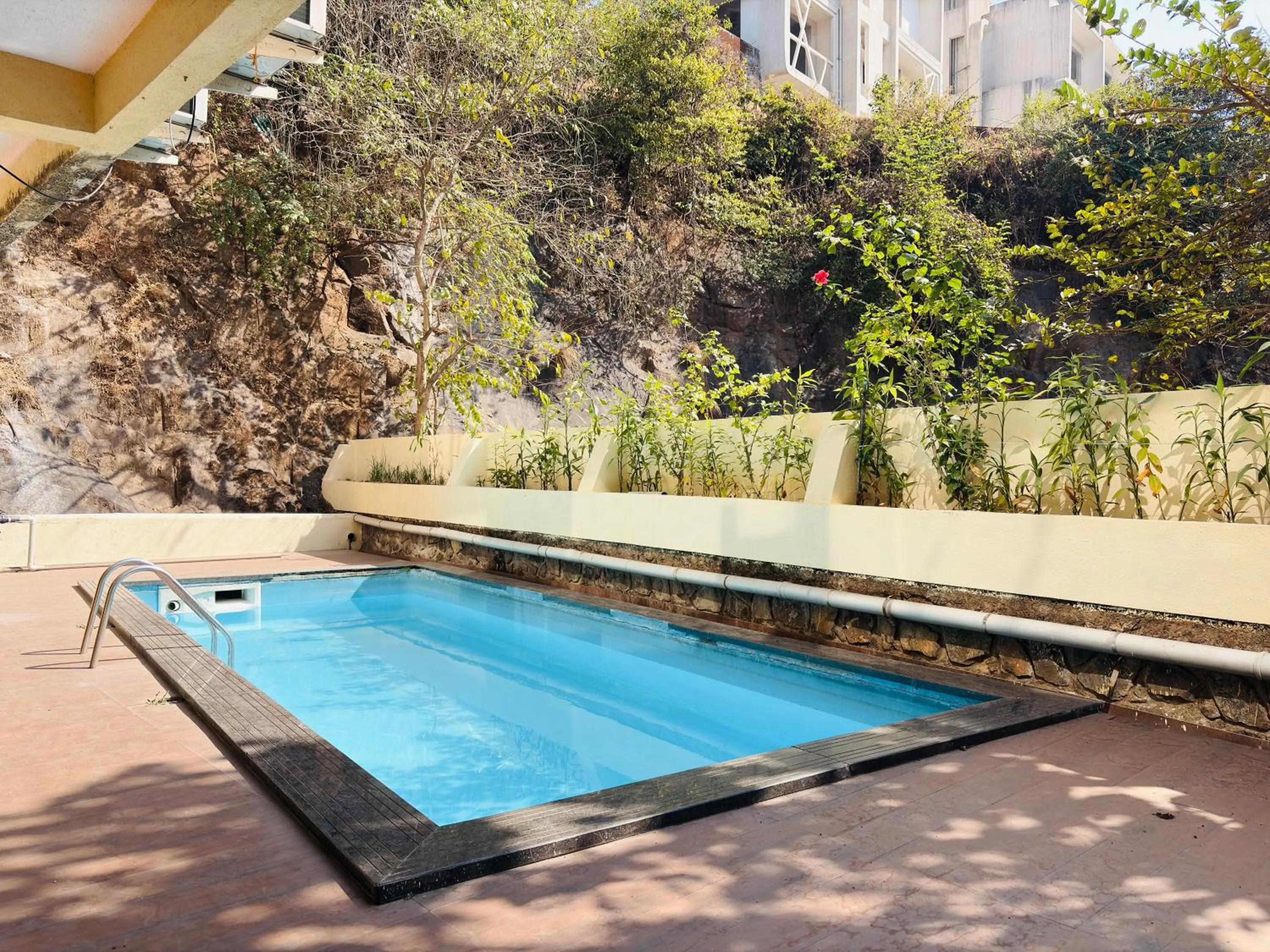 Swimming pool in Hotel Lalit inn Lonavala