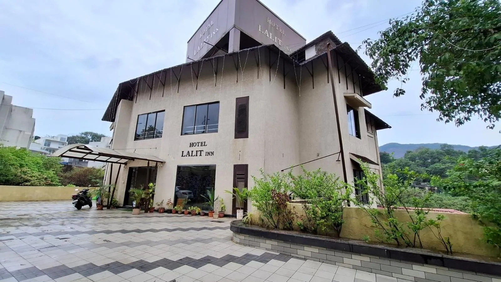 Property building in Hotel Lalit inn Lonavala