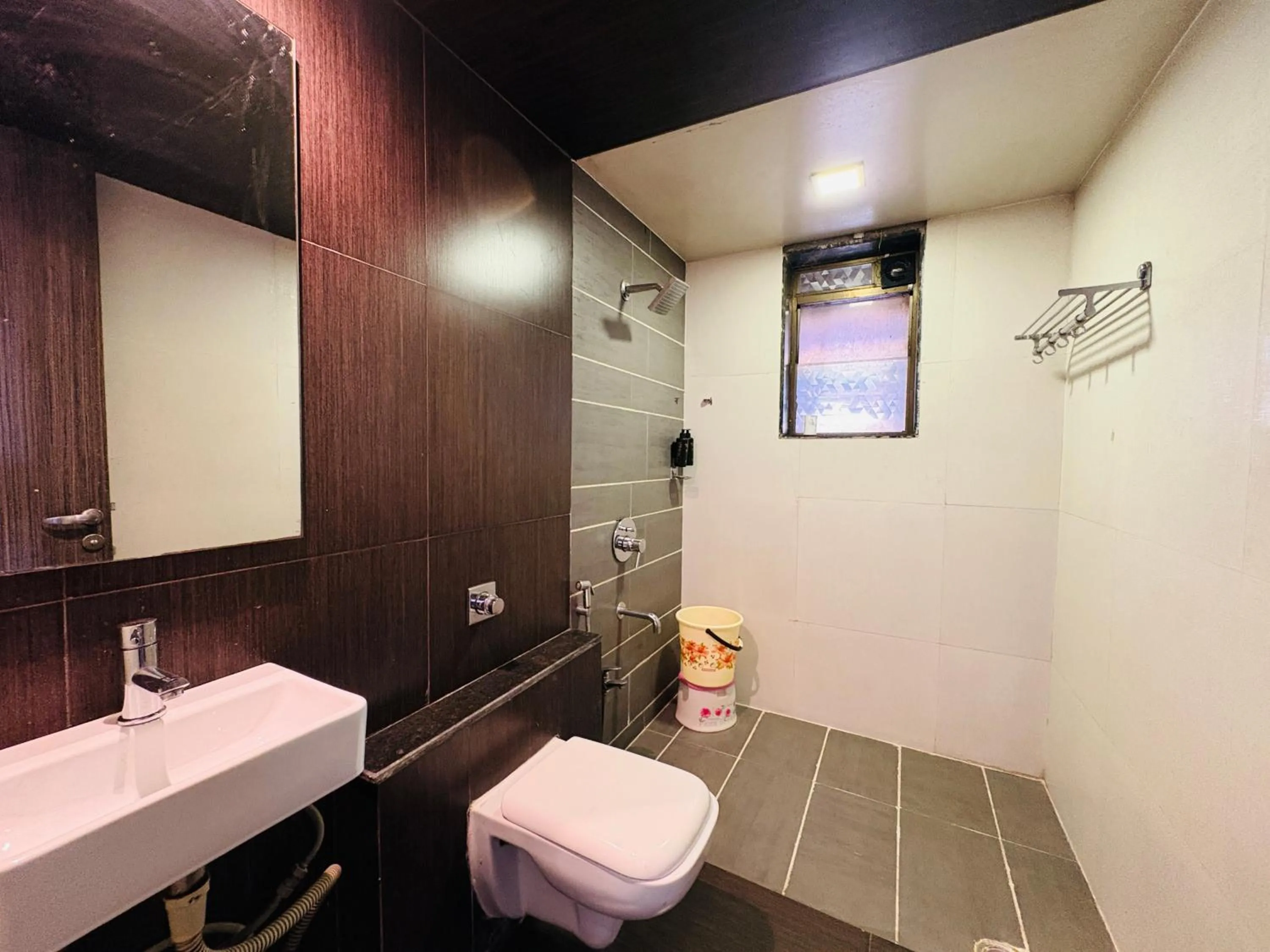 Shower in Hotel Lalit inn Lonavala