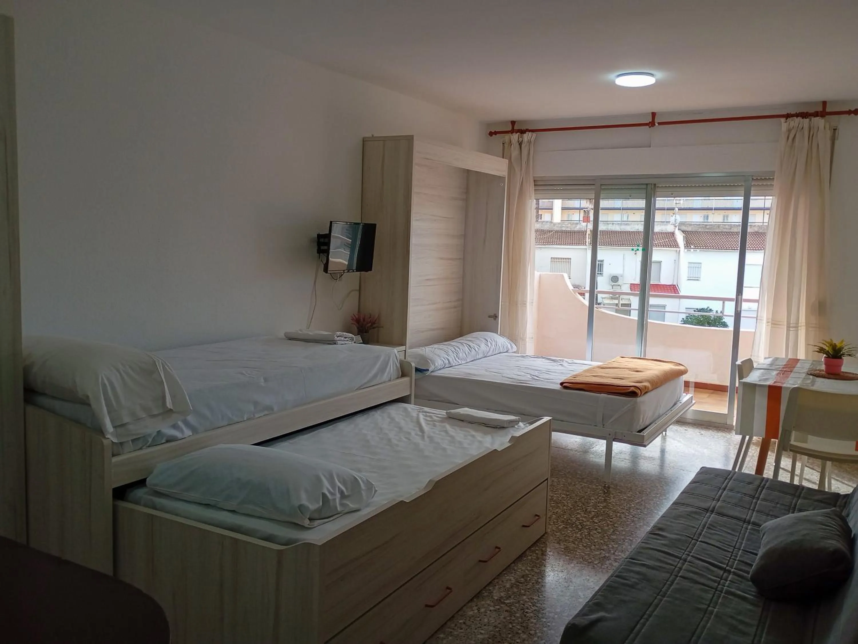 Living room, Bed in Apartamentos Voramar Peñíscola 3000