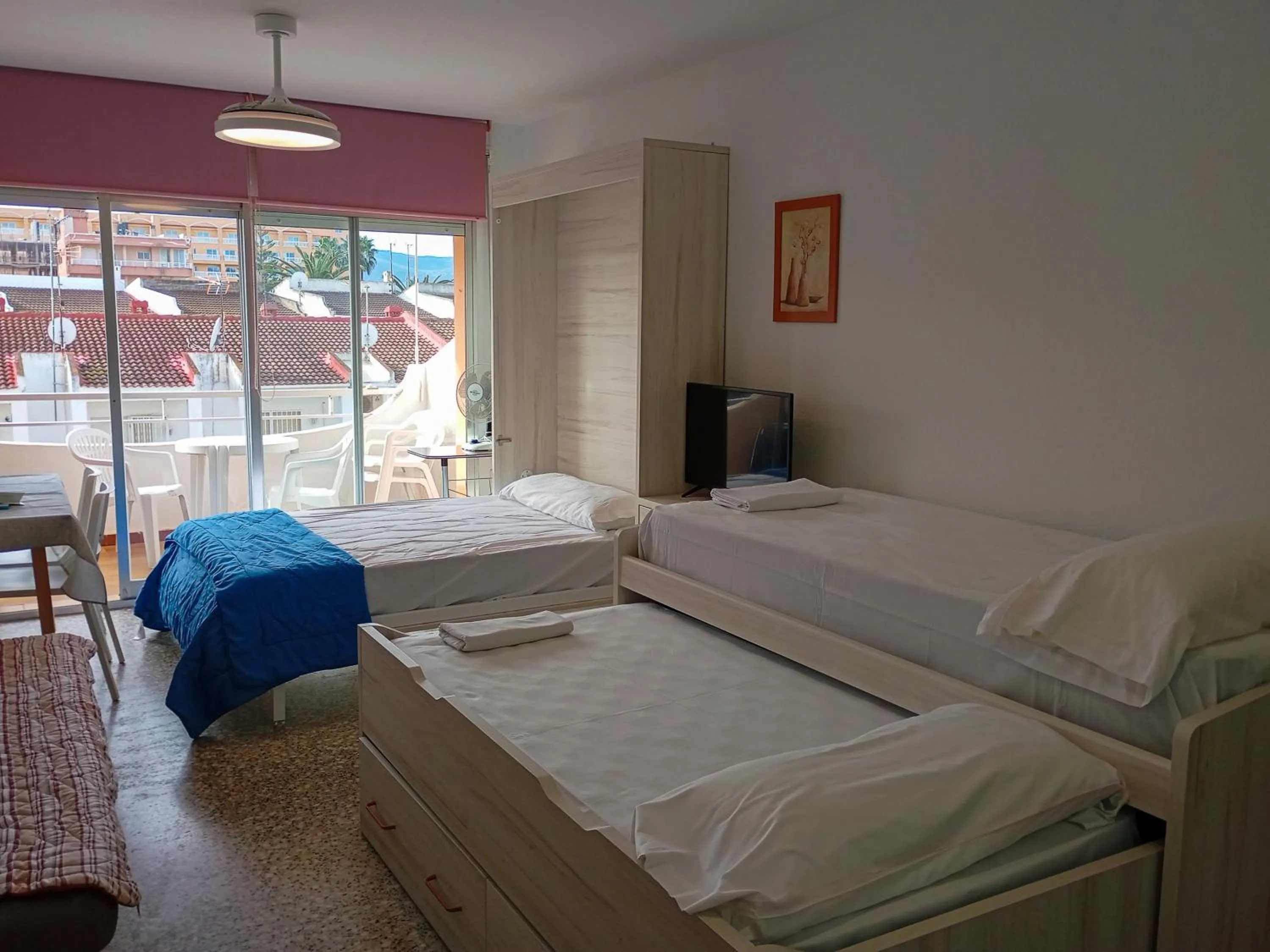 Photo of the whole room, Bed in Apartamentos Voramar Peñíscola 3000