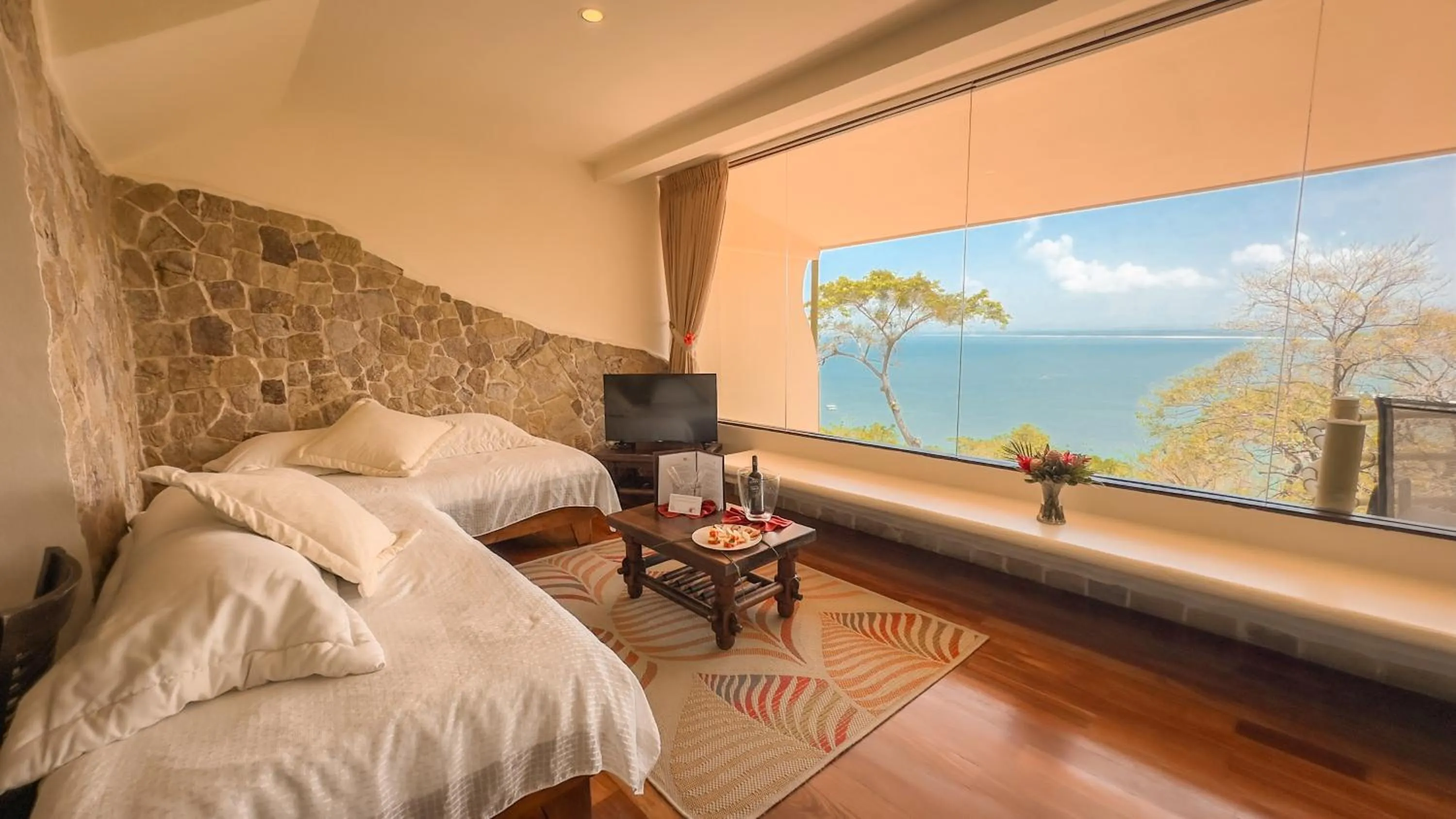 Seating area, Bed in Issimo Suites (Adults Only)