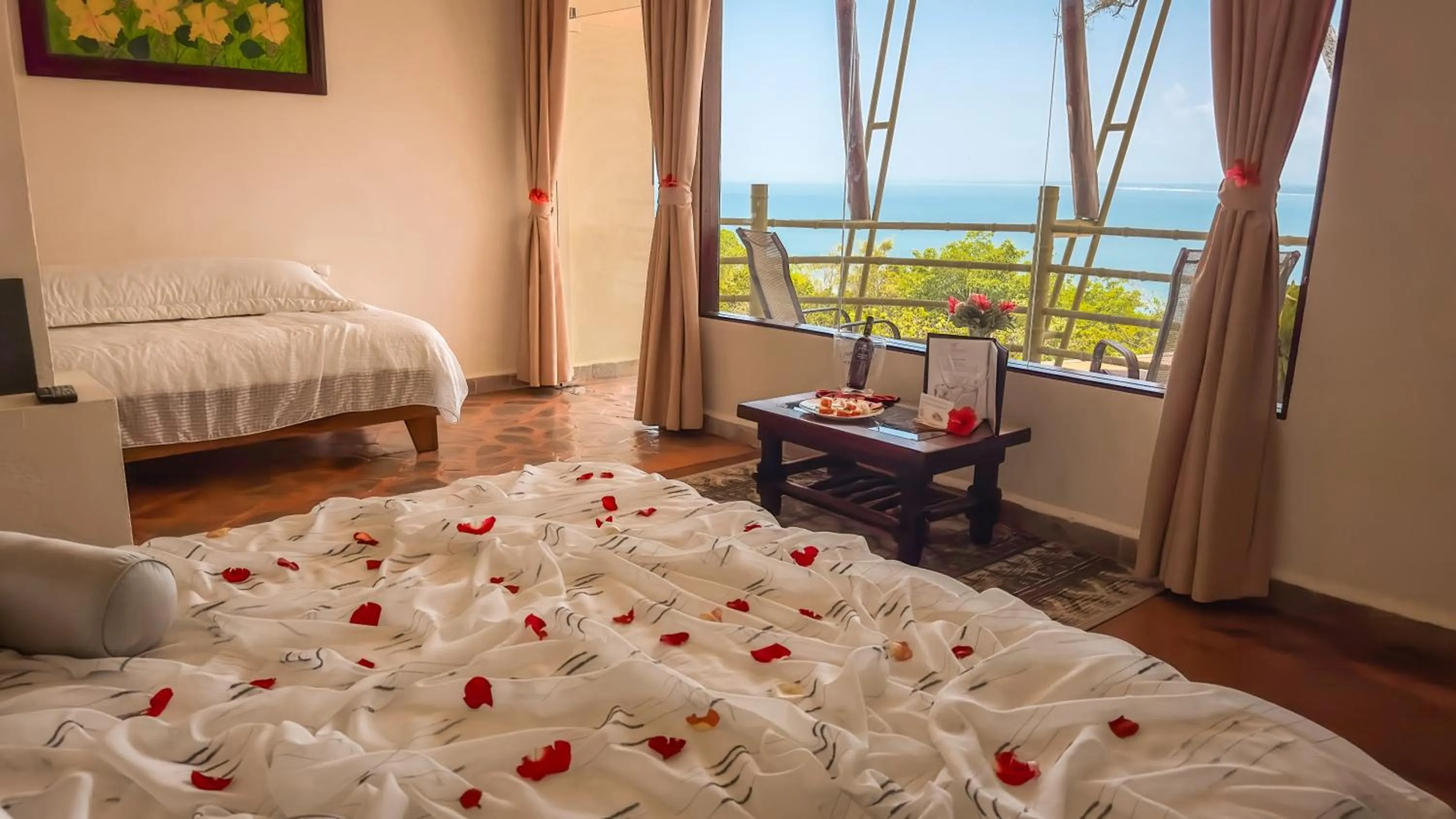 Photo of the whole room, Bed in Issimo Suites (Adults Only)