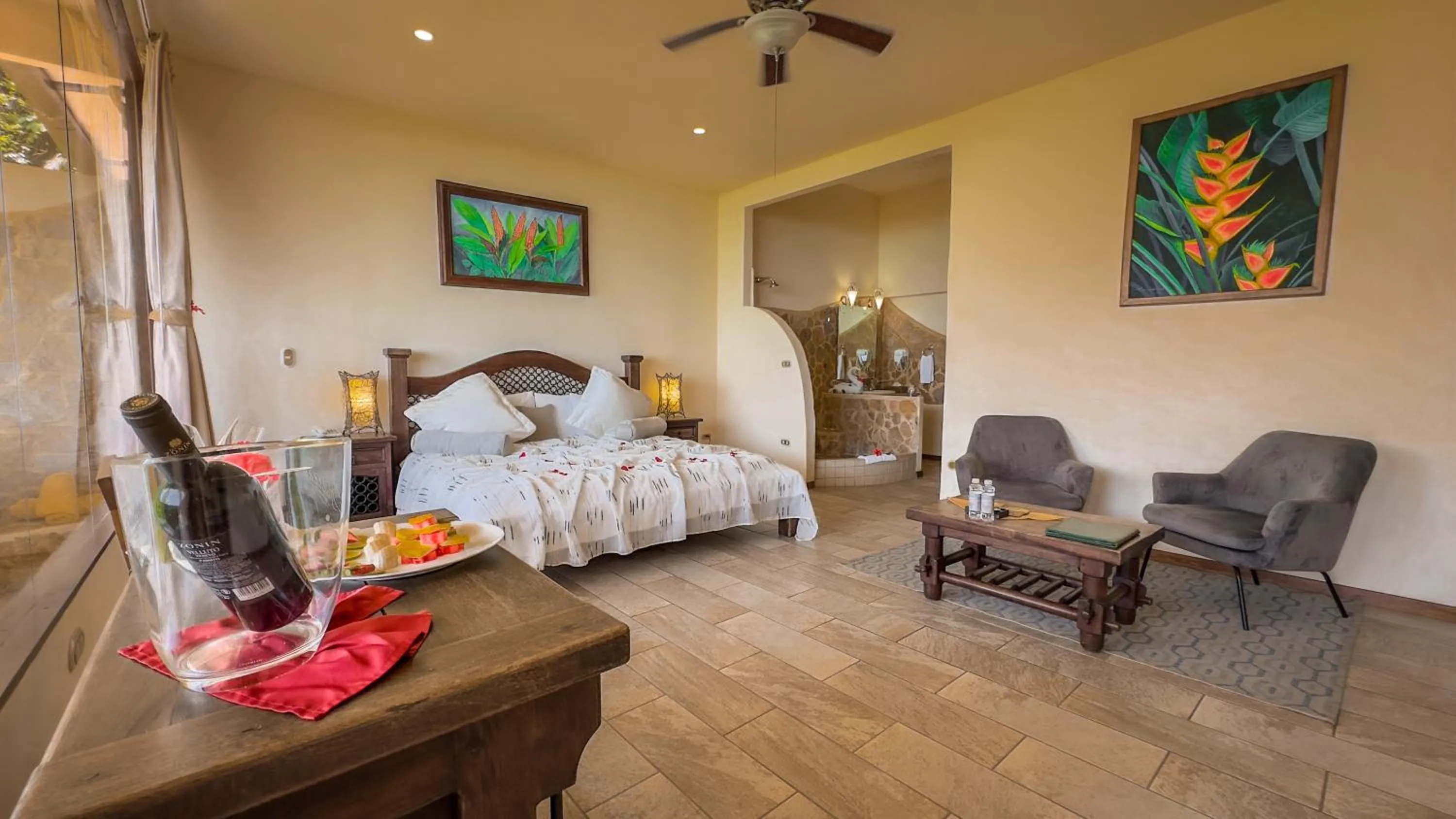 Photo of the whole room, Bed in Issimo Suites (Adults Only)