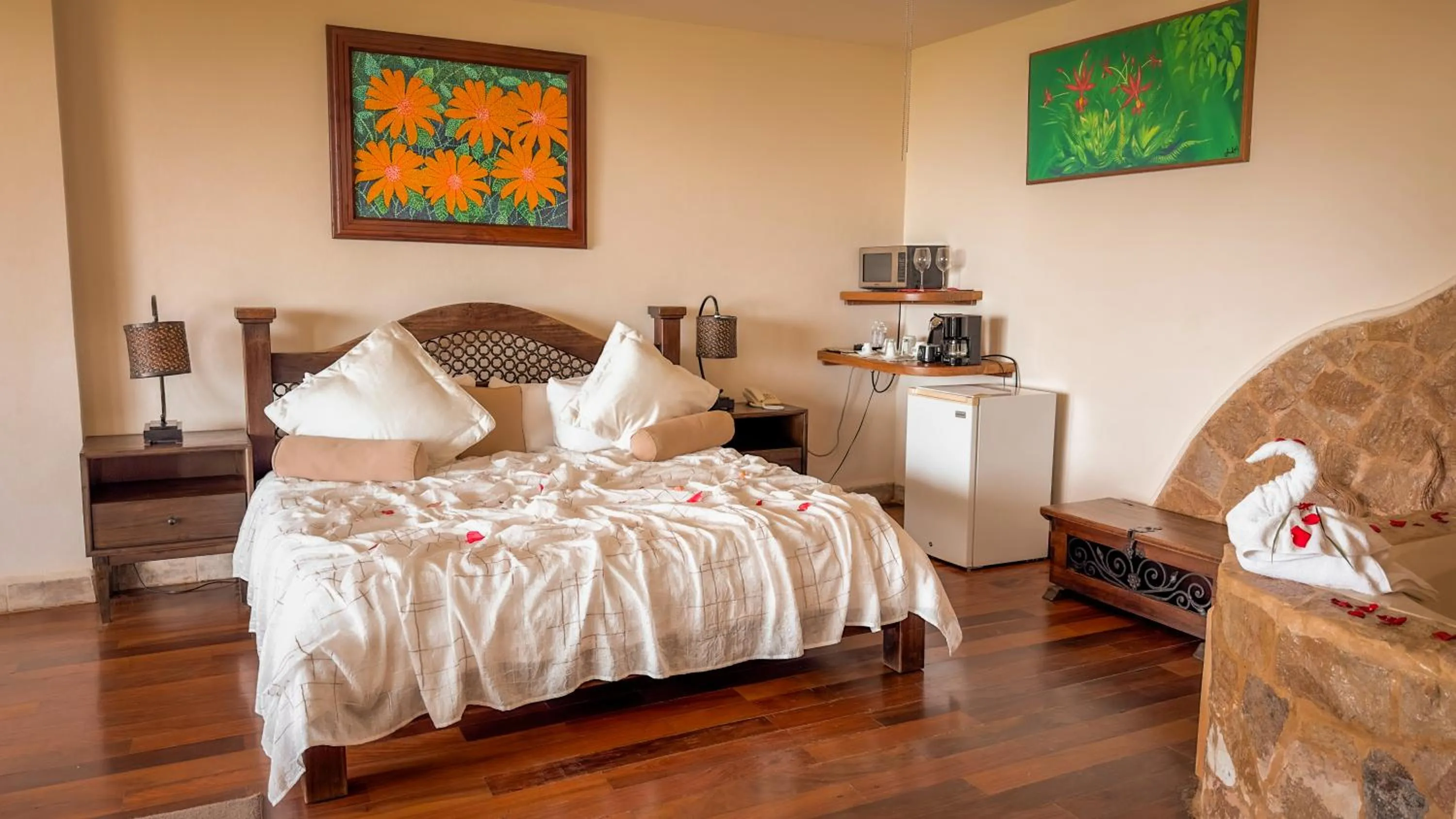 Photo of the whole room, Bed in Issimo Suites (Adults Only)