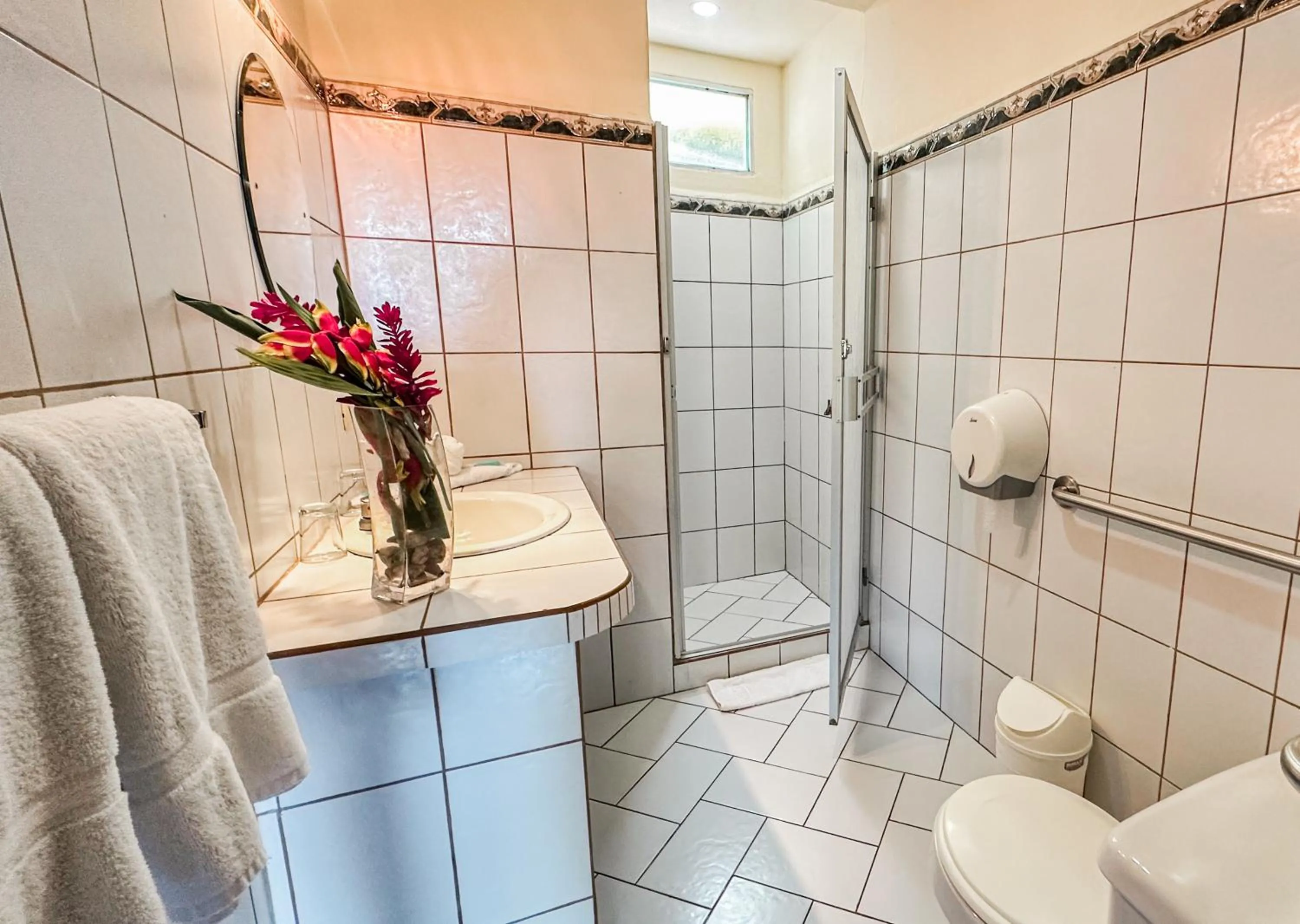 Shower in Tabulia Tree Hotel and Villas