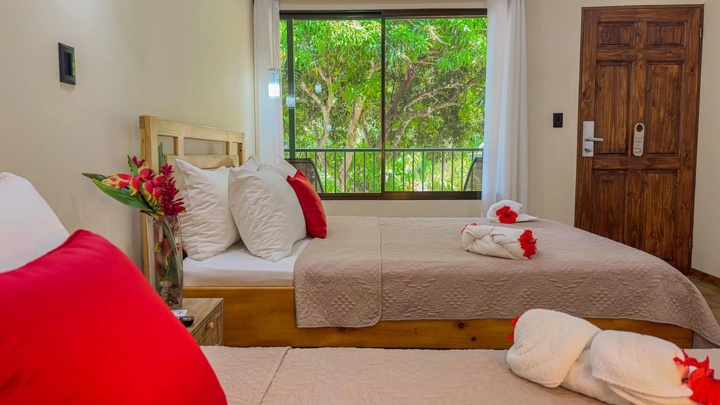 Bed in Tabulia Tree Hotel and Villas
