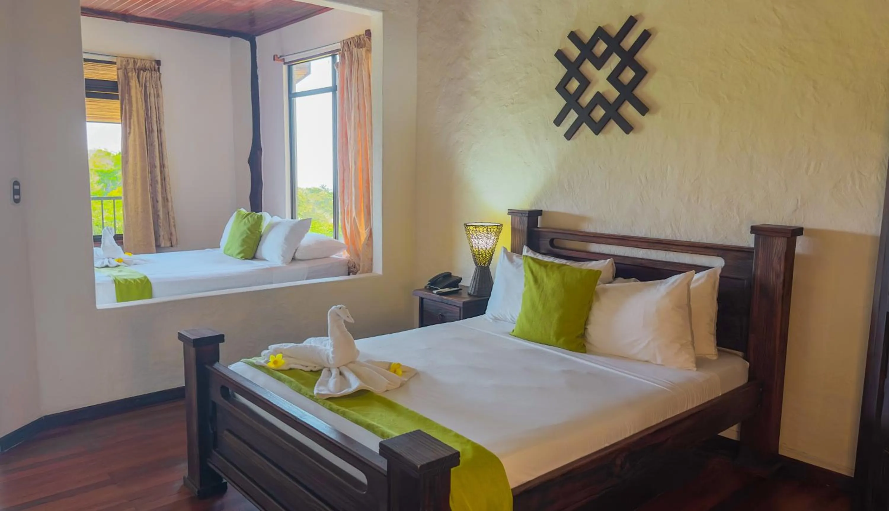 Photo of the whole room, Bed in Tabulia Tree Hotel and Villas