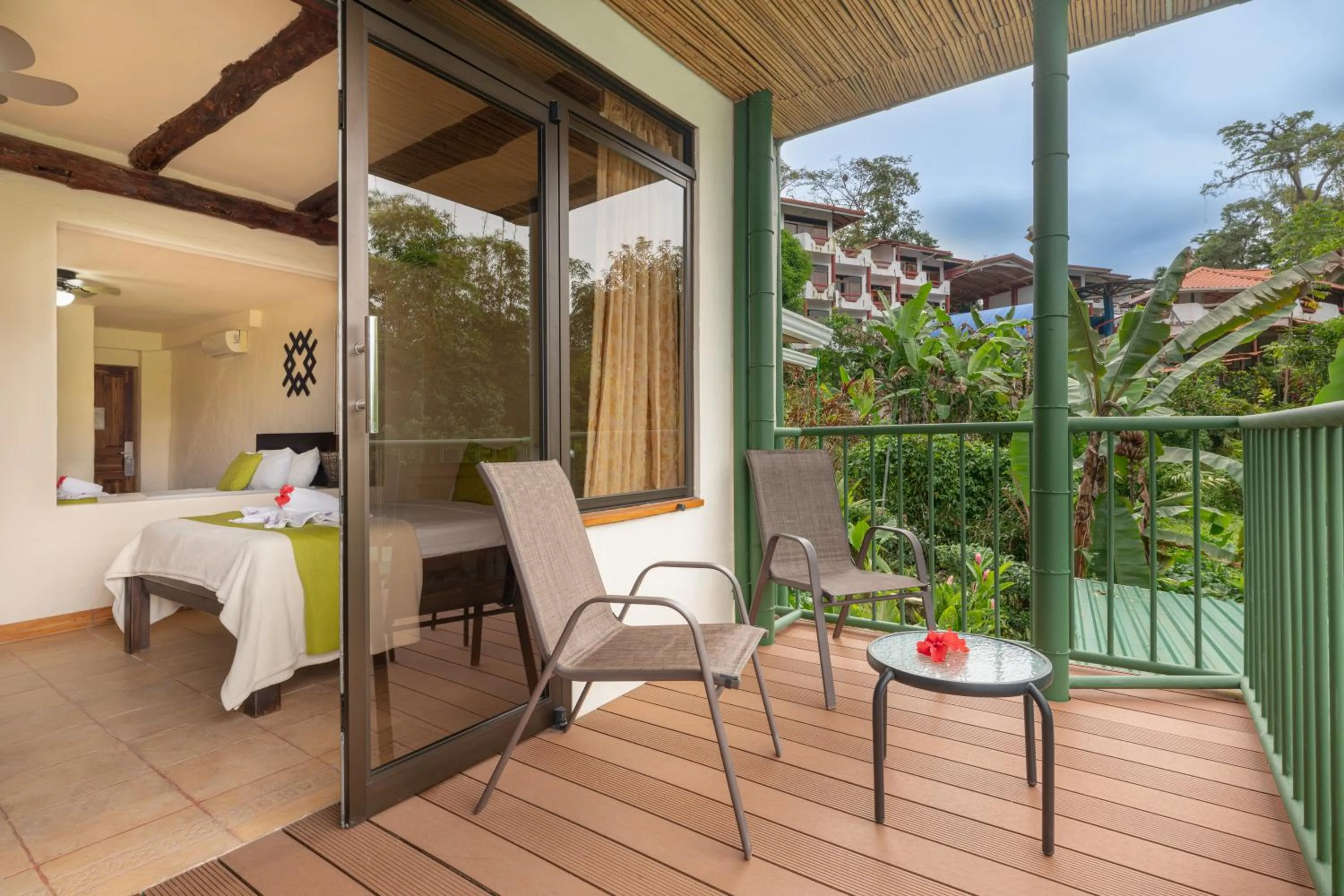 Bed in Tabulia Tree Hotel and Villas