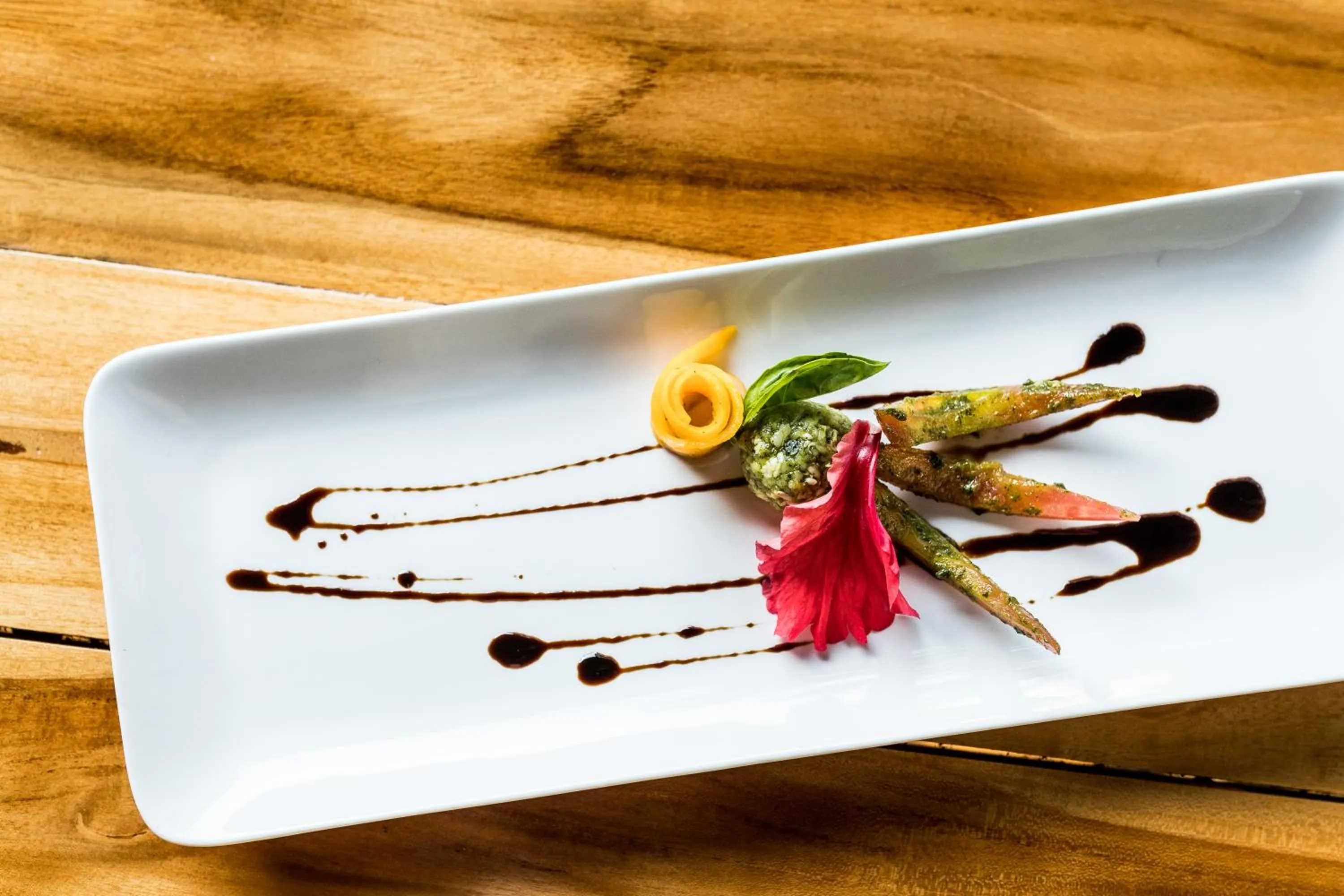 Food and drinks in Drake Bay Getaway Resort by Sandglass