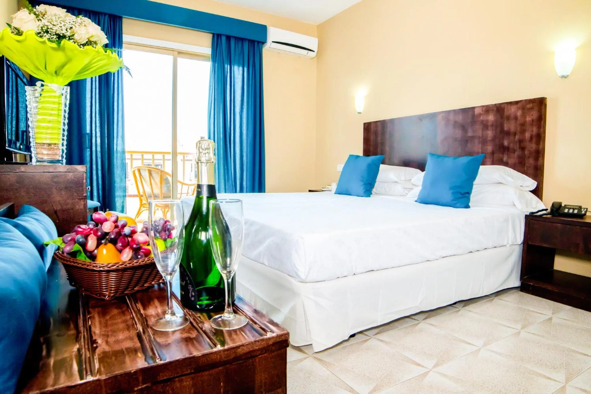 Bedroom, Bed in Hotel Aeropuerto Sur