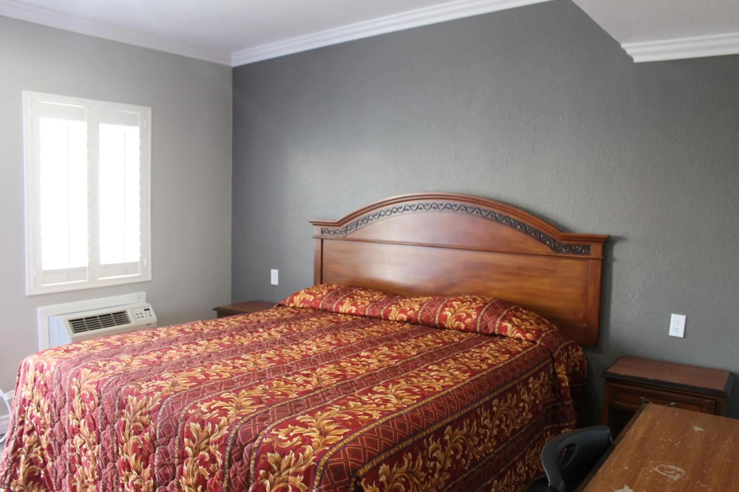 Decorative detail, Bed in Town House Motel