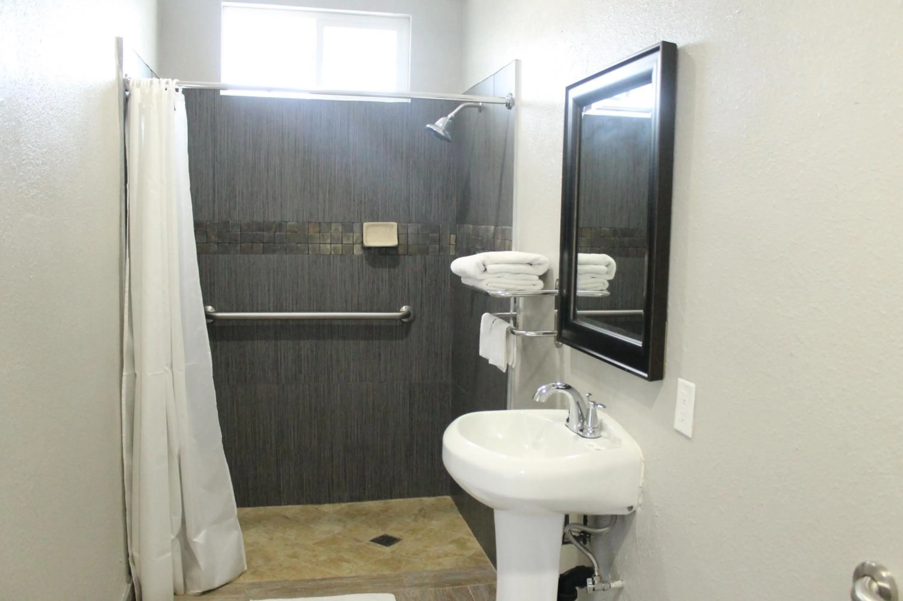 Shower in Town House Motel