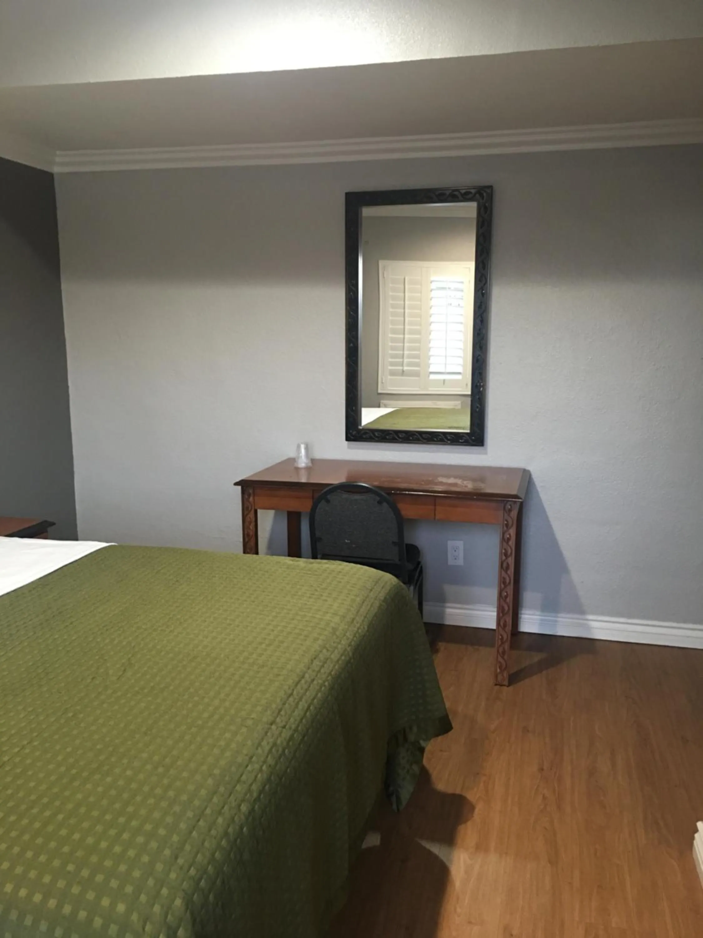 Decorative detail, Bed in Town House Motel