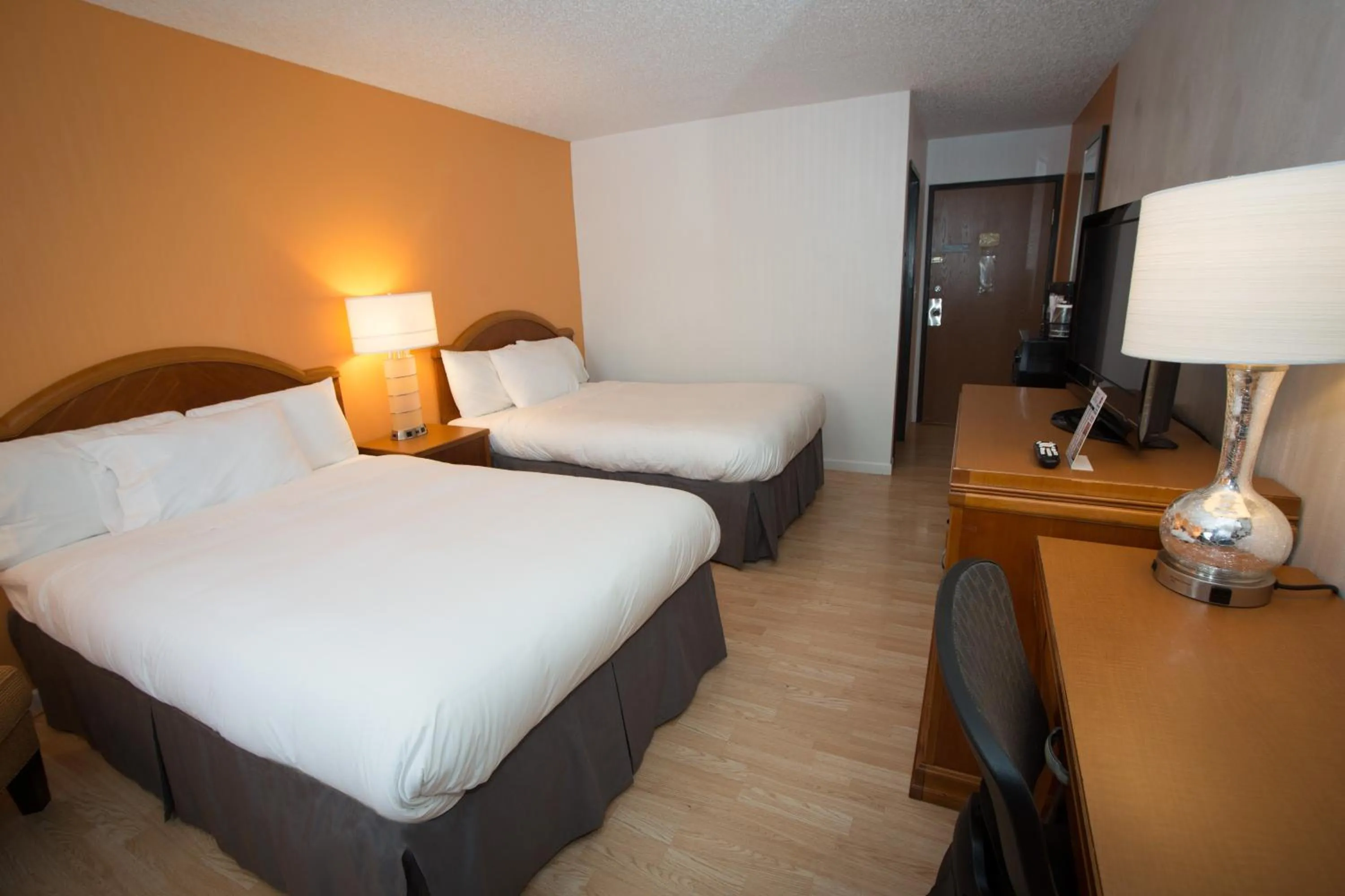 Photo of the whole room, Bed in Econo Lodge Alliance