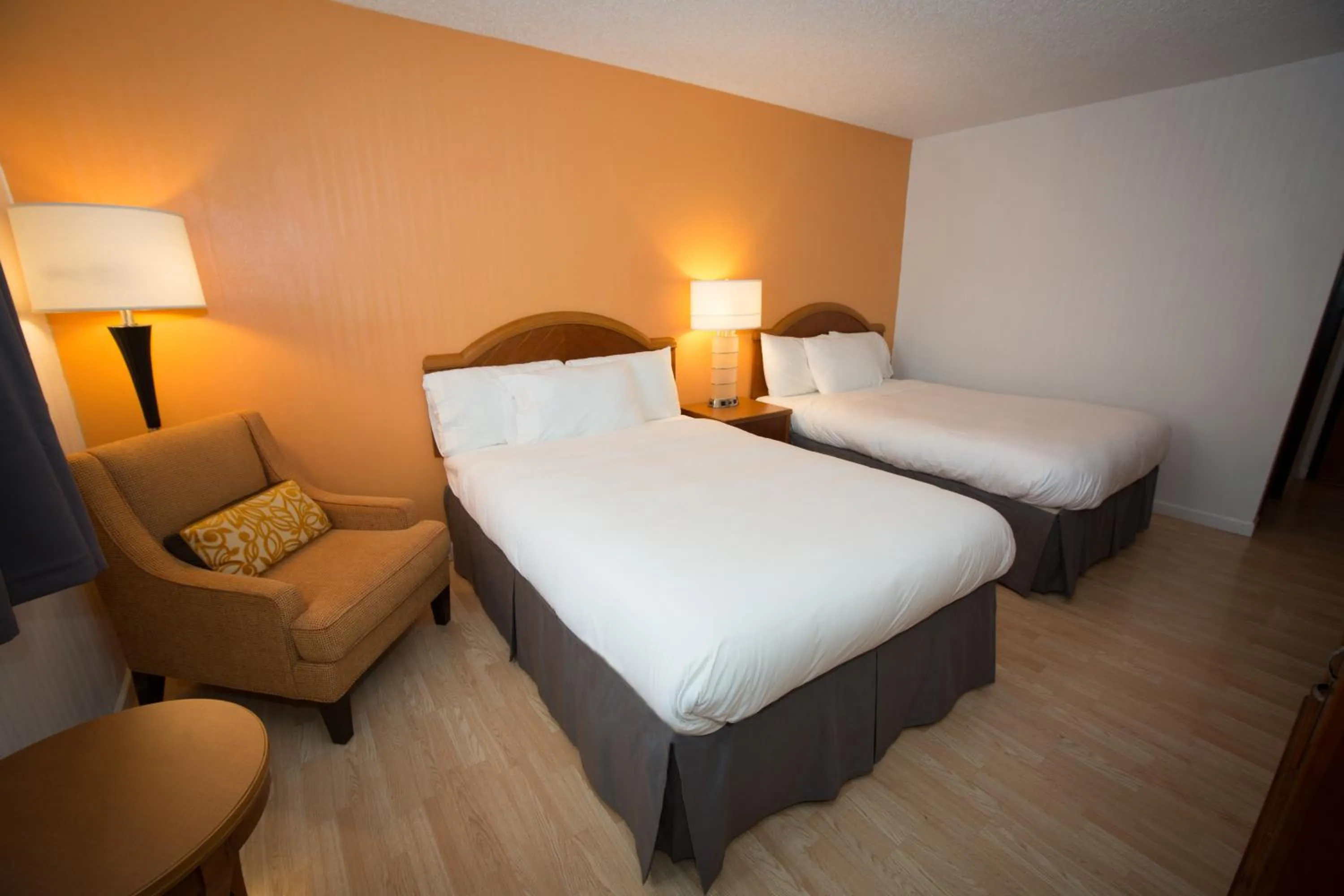 Photo of the whole room, Bed in Econo Lodge Alliance