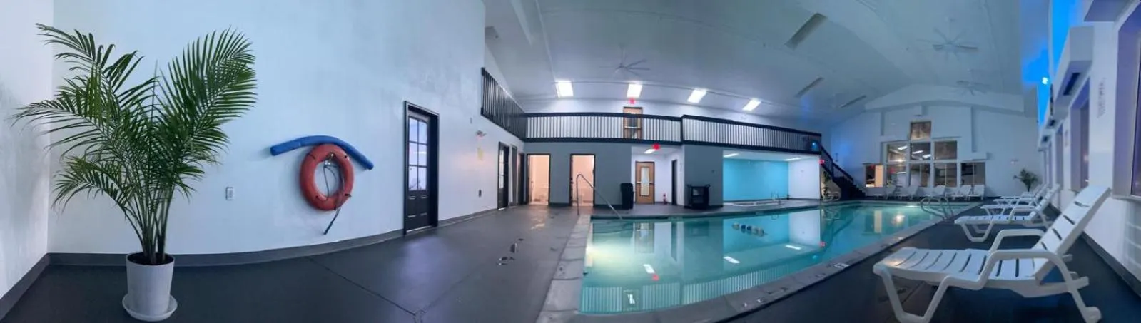 Swimming pool in Alliance Hotel & Suites, a Howard Johnson by Wyndham
