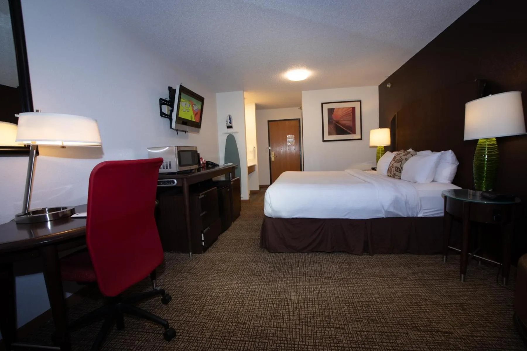 Photo of the whole room, Bed in Alliance Hotel & Suites, a Howard Johnson by Wyndham