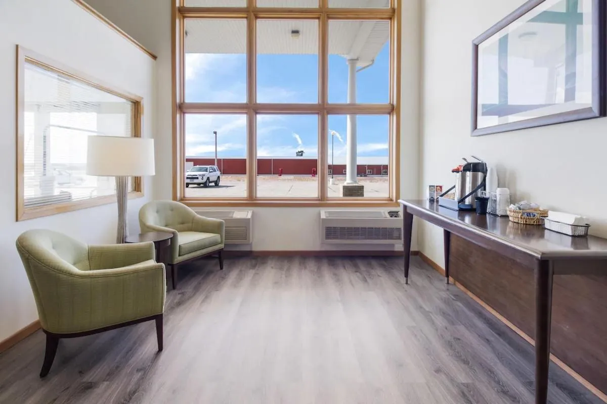 Alliance Hotel & Suites, a Howard Johnson by Wyndham