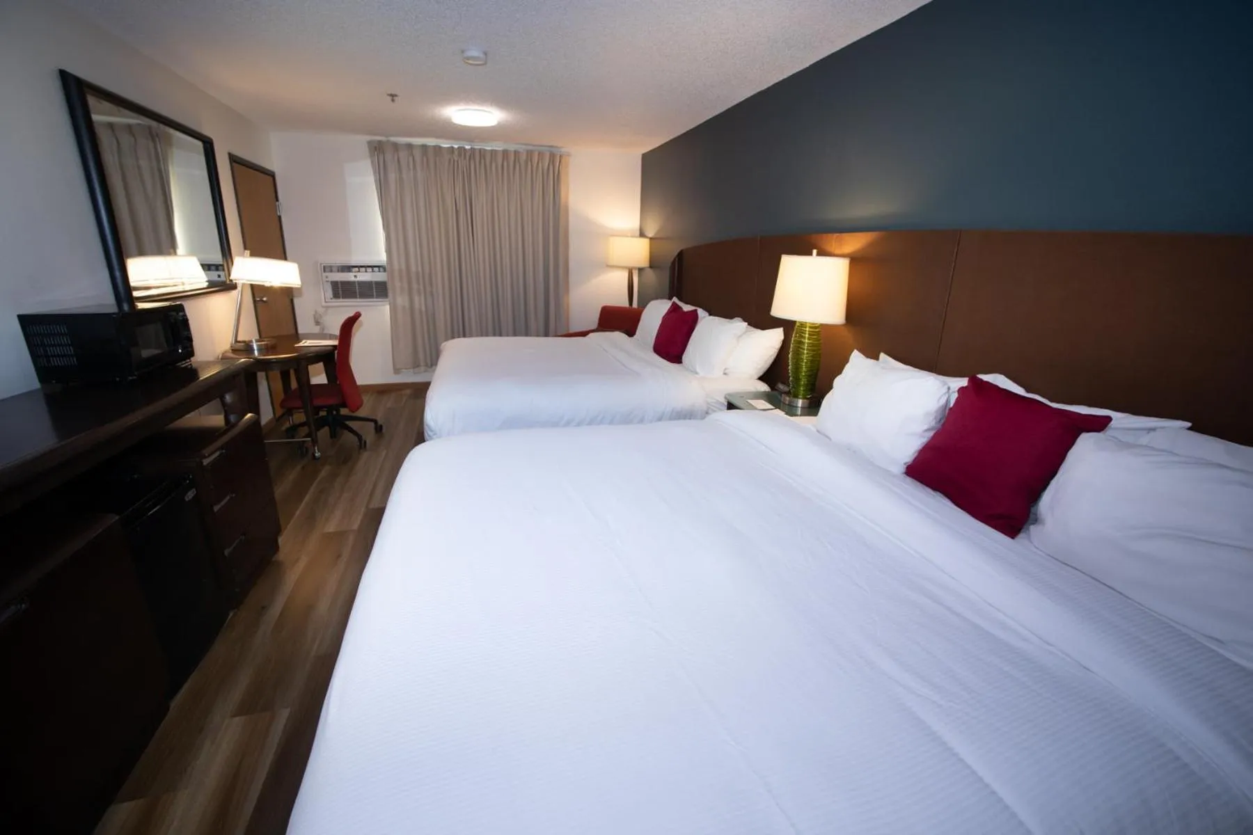 Photo of the whole room, Bed in Alliance Hotel & Suites, a Howard Johnson by Wyndham
